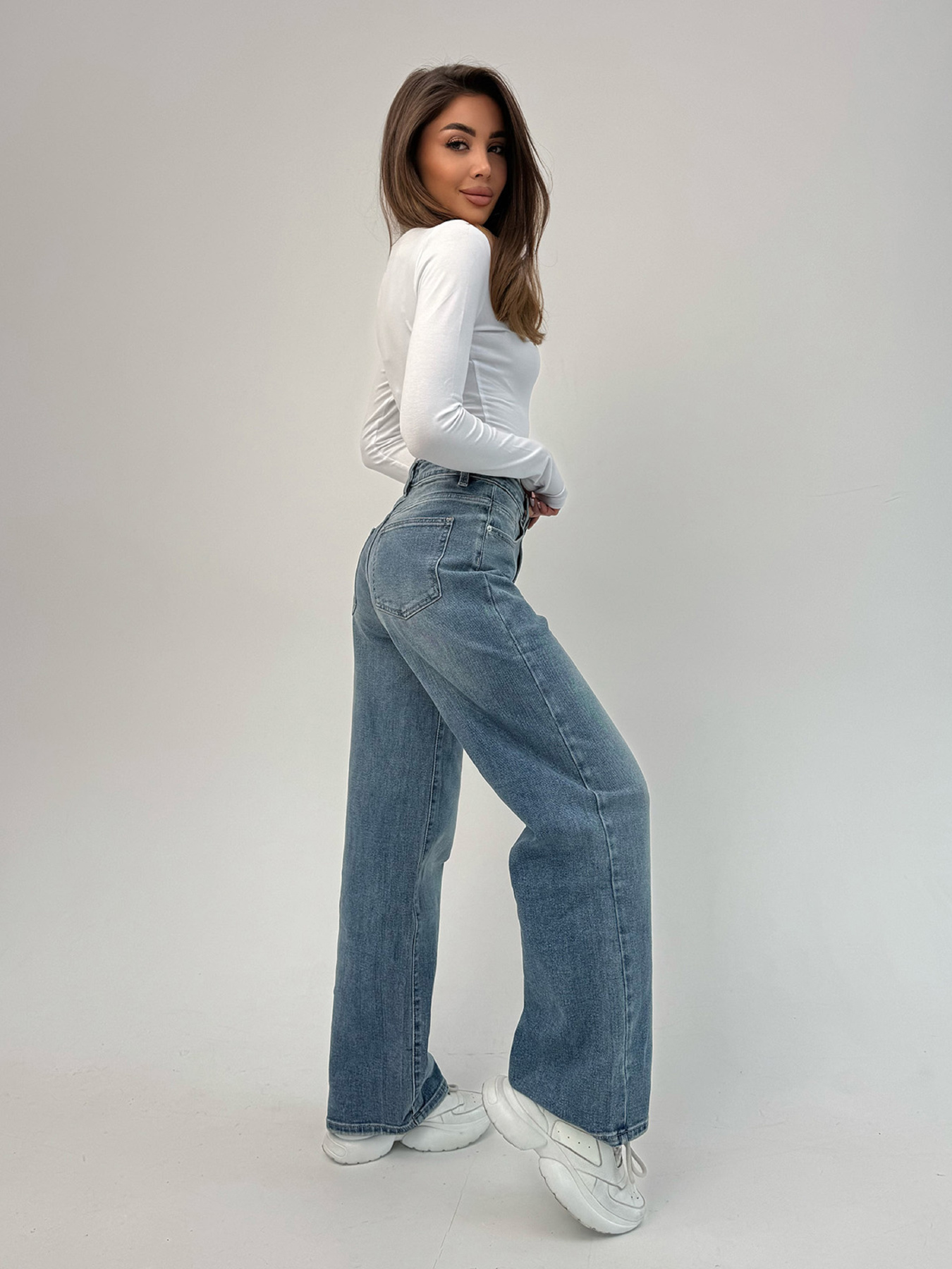 Прямые джинсы ISSA Plus модель WN20-700_голубой Прямые джинсы ISSA Plus модель WN20-700_голубой Фото