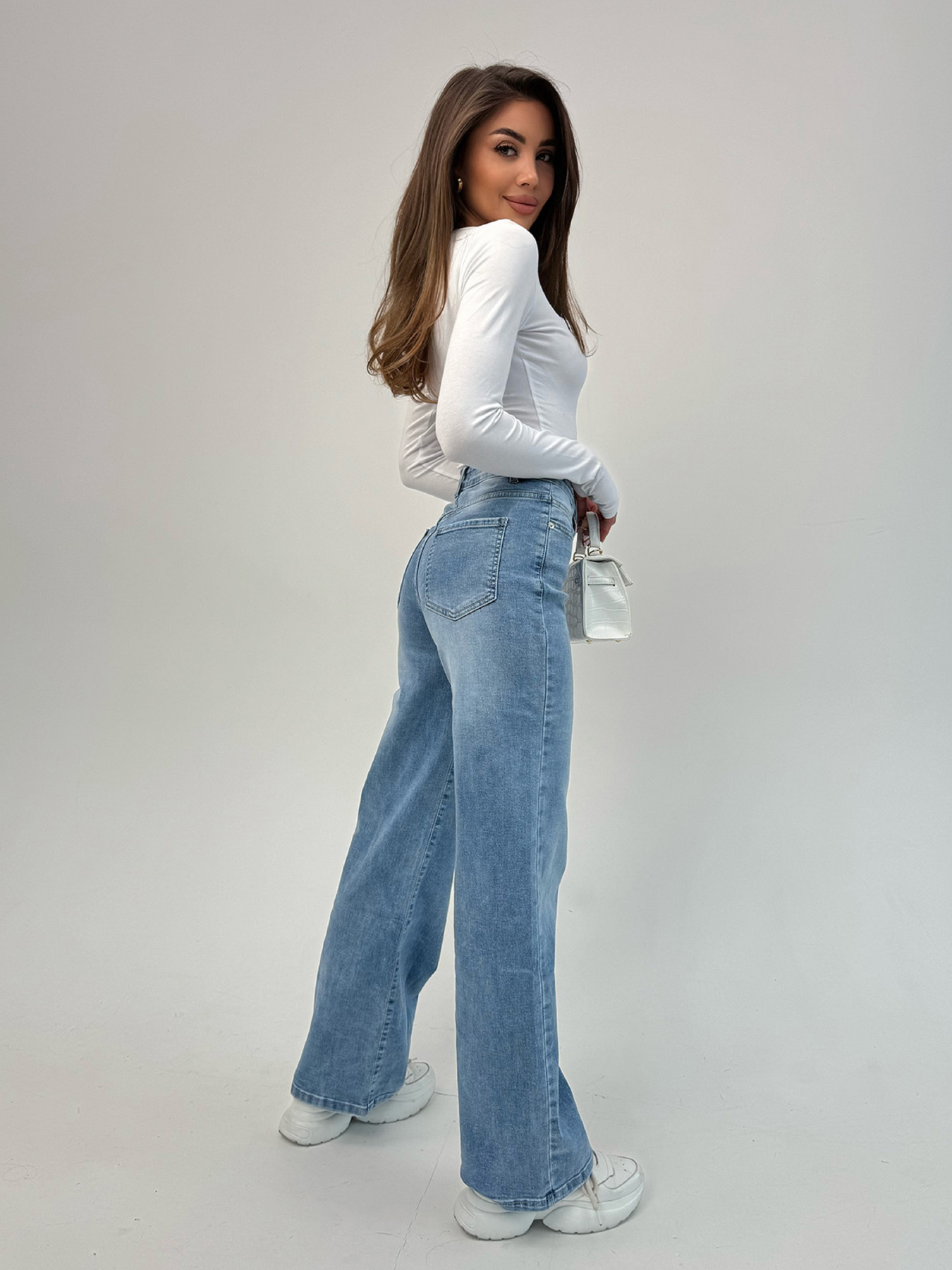 Прямые джинсы ISSA Plus модель WN20-704_голубой Прямые джинсы ISSA Plus модель WN20-704_голубой Фото