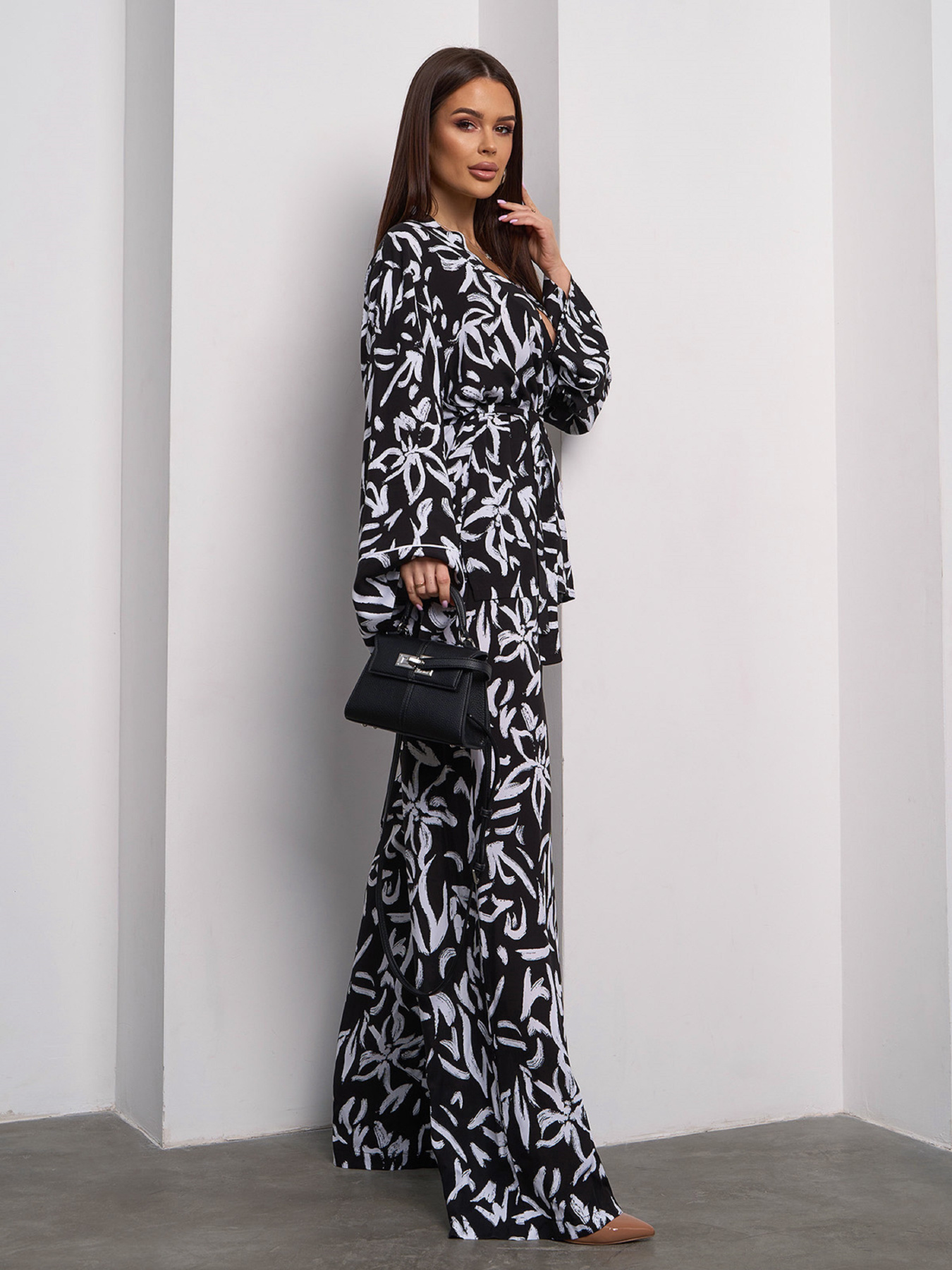 Повседневный костюм ISSA Plus модель SA-600_черный_белый Фото