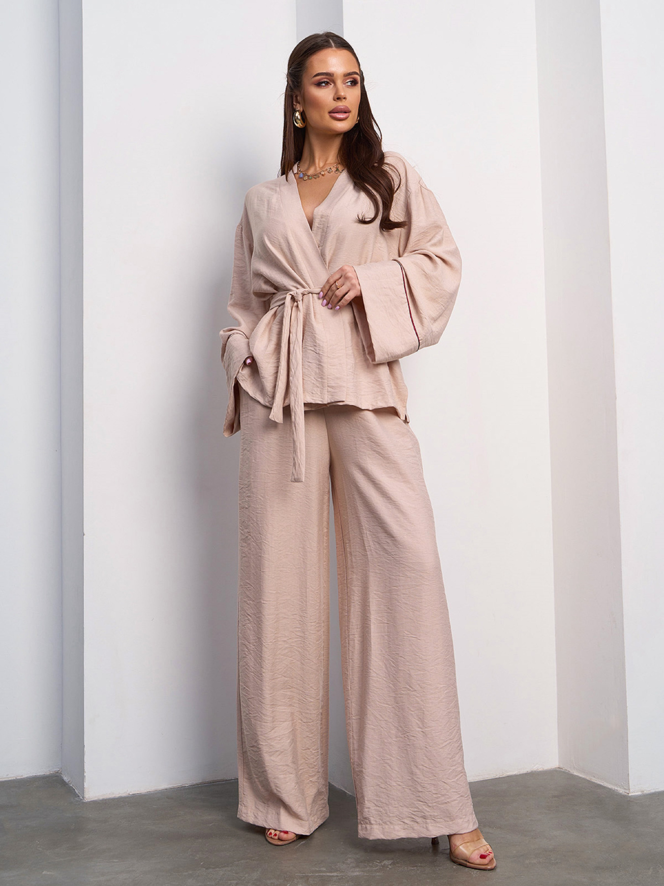 Повседневный костюм ISSA Plus модель SA-613_бежевый Повседневный костюм ISSA Plus модель SA-613_бежевый Фото