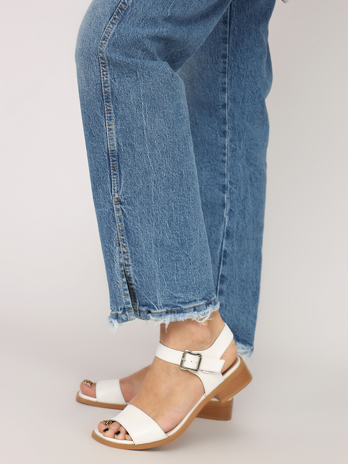 Джинси YUKI модель ЦБ-00272490 Фото