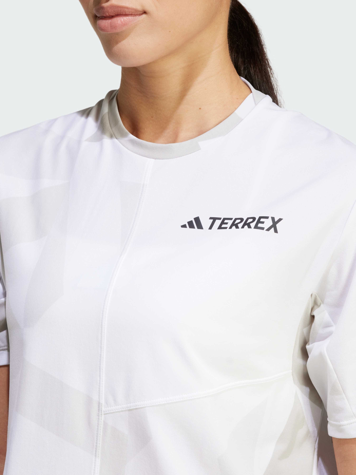 Футболка спортивная Adidas модель JE0365 Фото