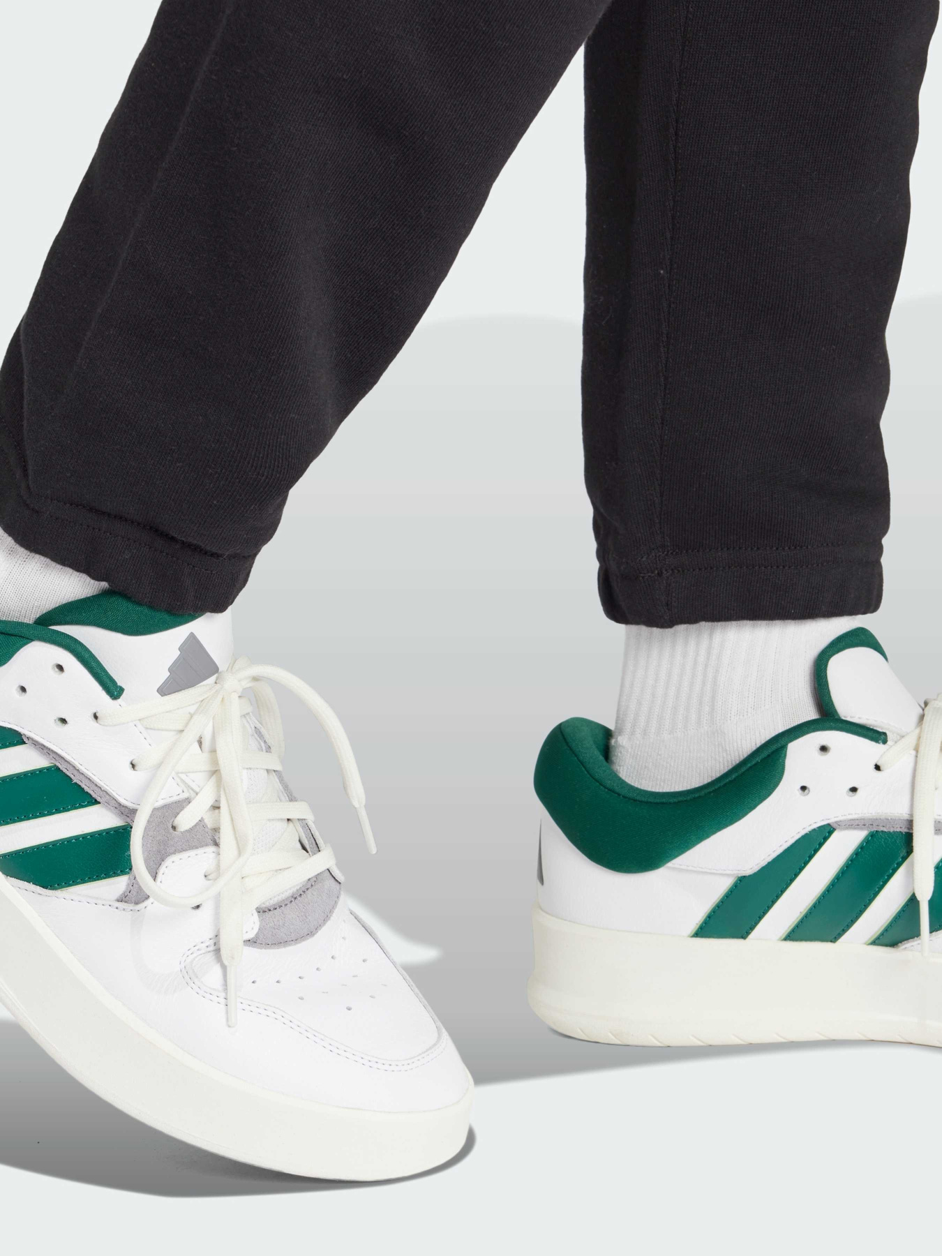 Джоггеры Adidas модель IV5216 Джоггеры Adidas модель IV5216 Фото