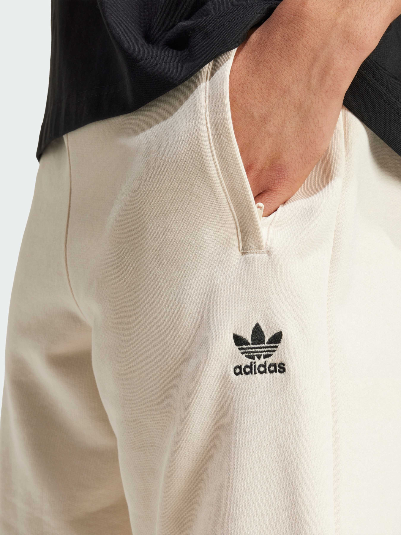 Повседневные шорты Adidas модель IY8518 Фото