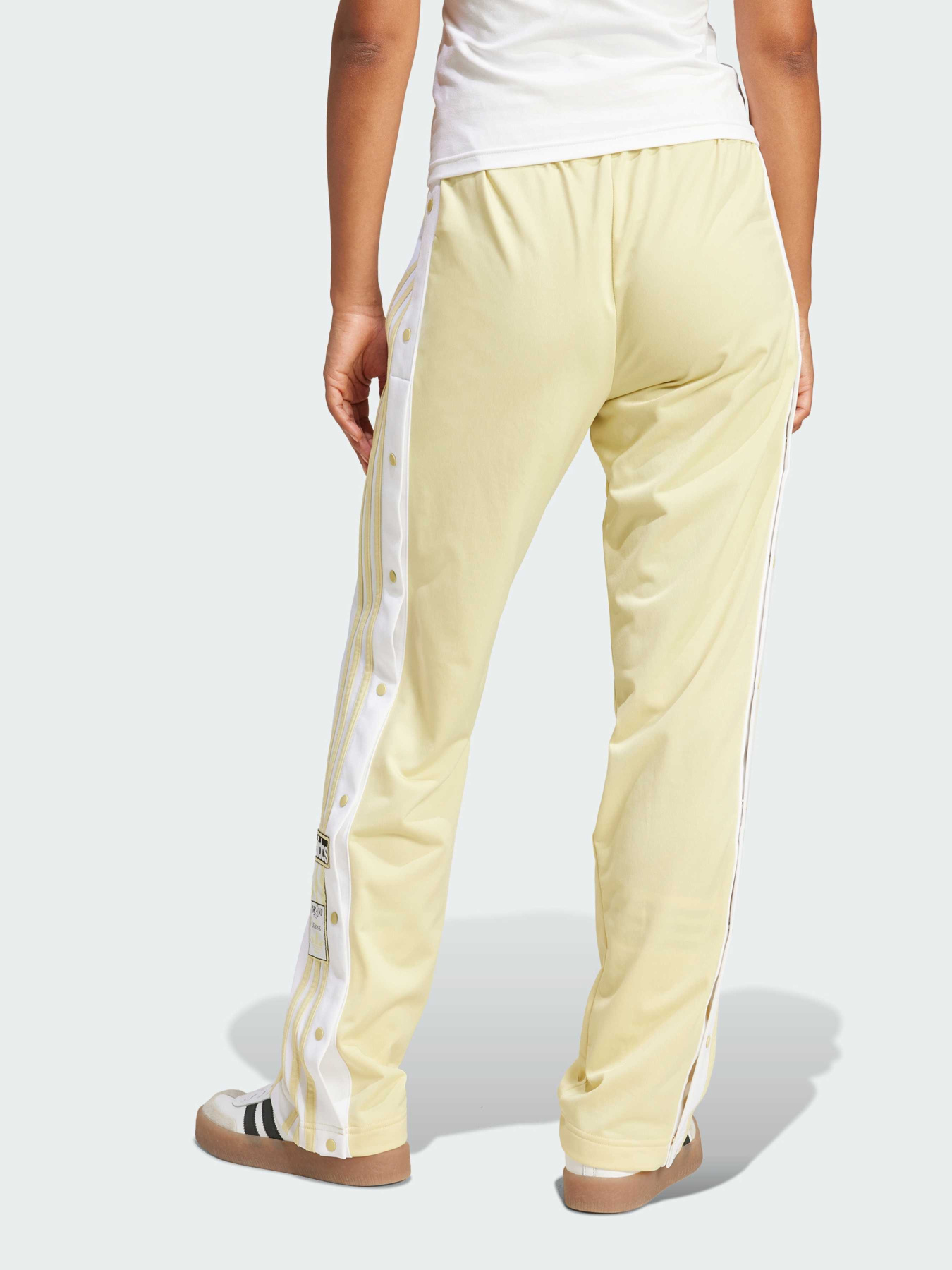 Повседневные штаны Adidas Adicolor модель JD0855 Повседневные штаны Adidas Adicolor модель JD0855 Фото