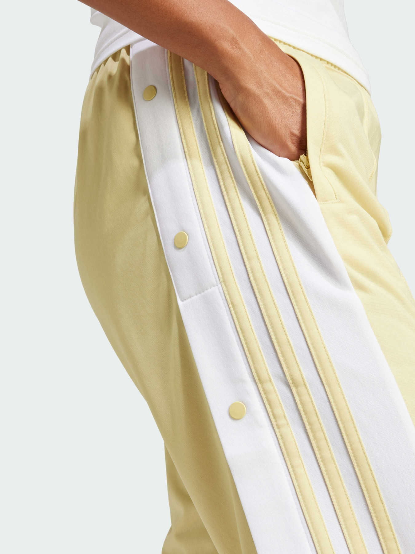 Повседневные штаны Adidas Adicolor модель JD0855 Повседневные штаны Adidas Adicolor модель JD0855 Фото