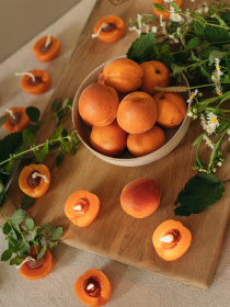 Ароматическая свеча "Абрикос" | Пчелиный воск | Ручная работа | Аромат Абрикосовая роща Candle Design модель 190.3004 Фото