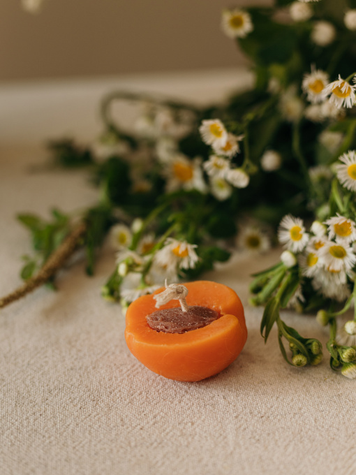 Ароматическая свеча "Абрикос" | Пчелиный воск | Ручная работа | Аромат Абрикосовая роща Candle Design модель 190.3004 Фото