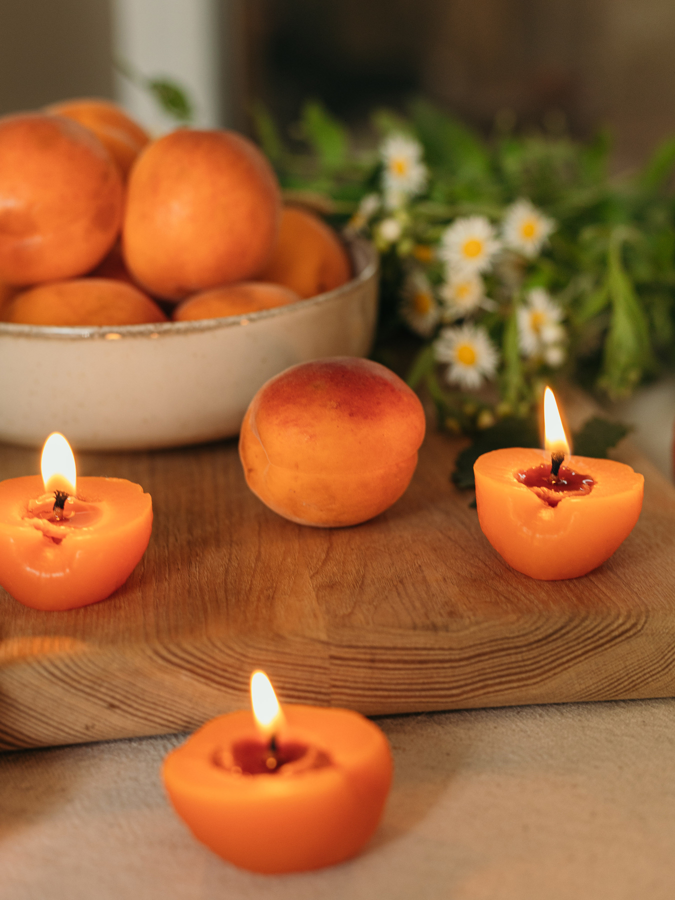Ароматична свічка "Абрикос" | Бджолиний віск | Ручна робота | Аромат Абрикосовий гай Candle Design модель 190.3004 Фото