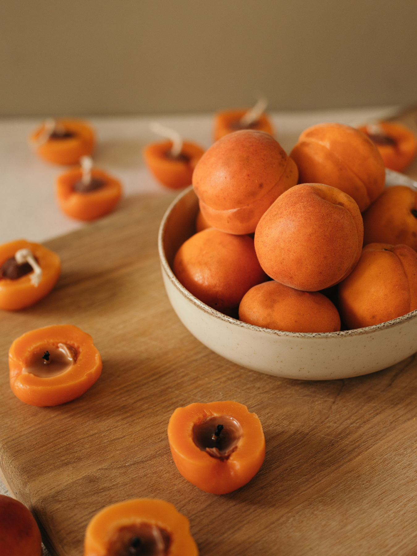 Ароматична свічка "Абрикос" | Бджолиний віск | Ручна робота | Аромат Абрикосовий гай Candle Design модель 190.3004 Фото