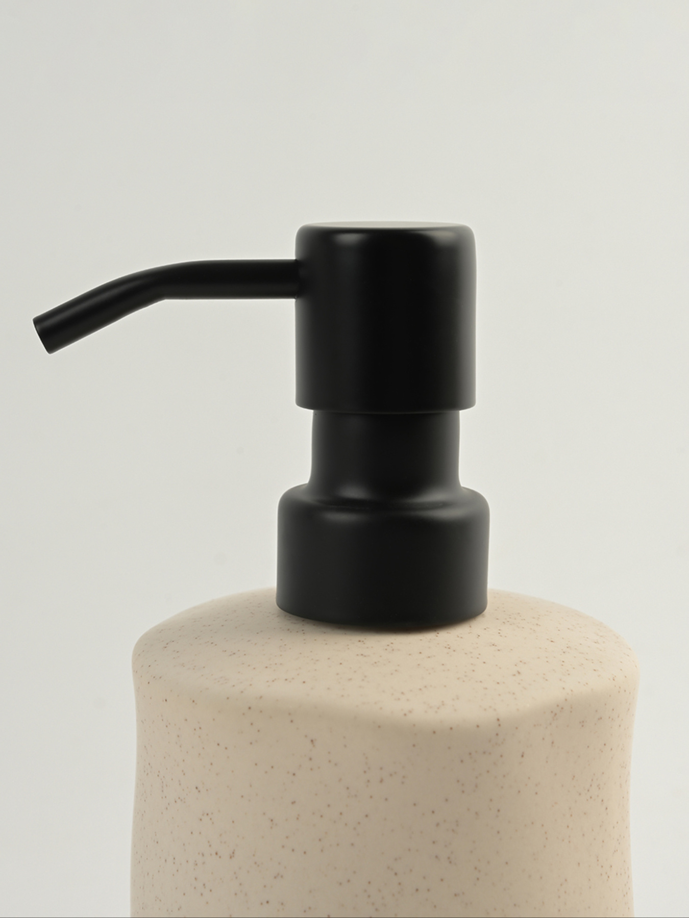 Диспенсер для жидкого мыла "Porto" бежевый/черный MBM HOME модель BA-34 BEIGE/BLACK Диспенсер для жидкого мыла "Porto" бежевый/черный MBM HOME модель BA-34 BEIGE/BLACK Фото