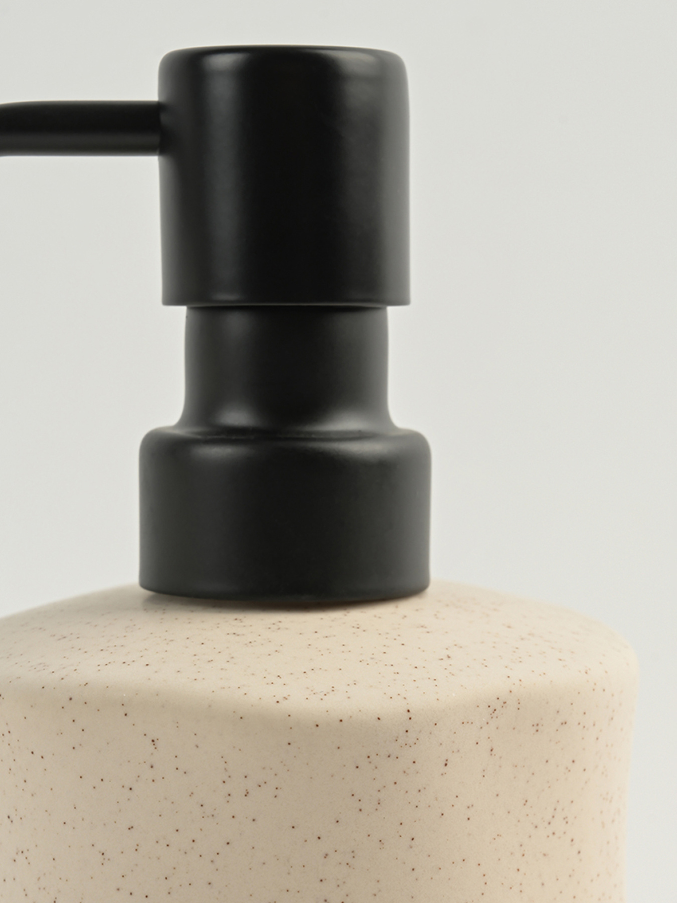 Диспенсер для жидкого мыла "Porto" бежевый/черный MBM HOME модель BA-34 BEIGE/BLACK Диспенсер для жидкого мыла "Porto" бежевый/черный MBM HOME модель BA-34 BEIGE/BLACK Фото