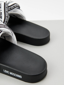 Шльопанці Moschino модель JA28312G0MIW310A Шльопанці Moschino модель JA28312G0MIW310A Фото
