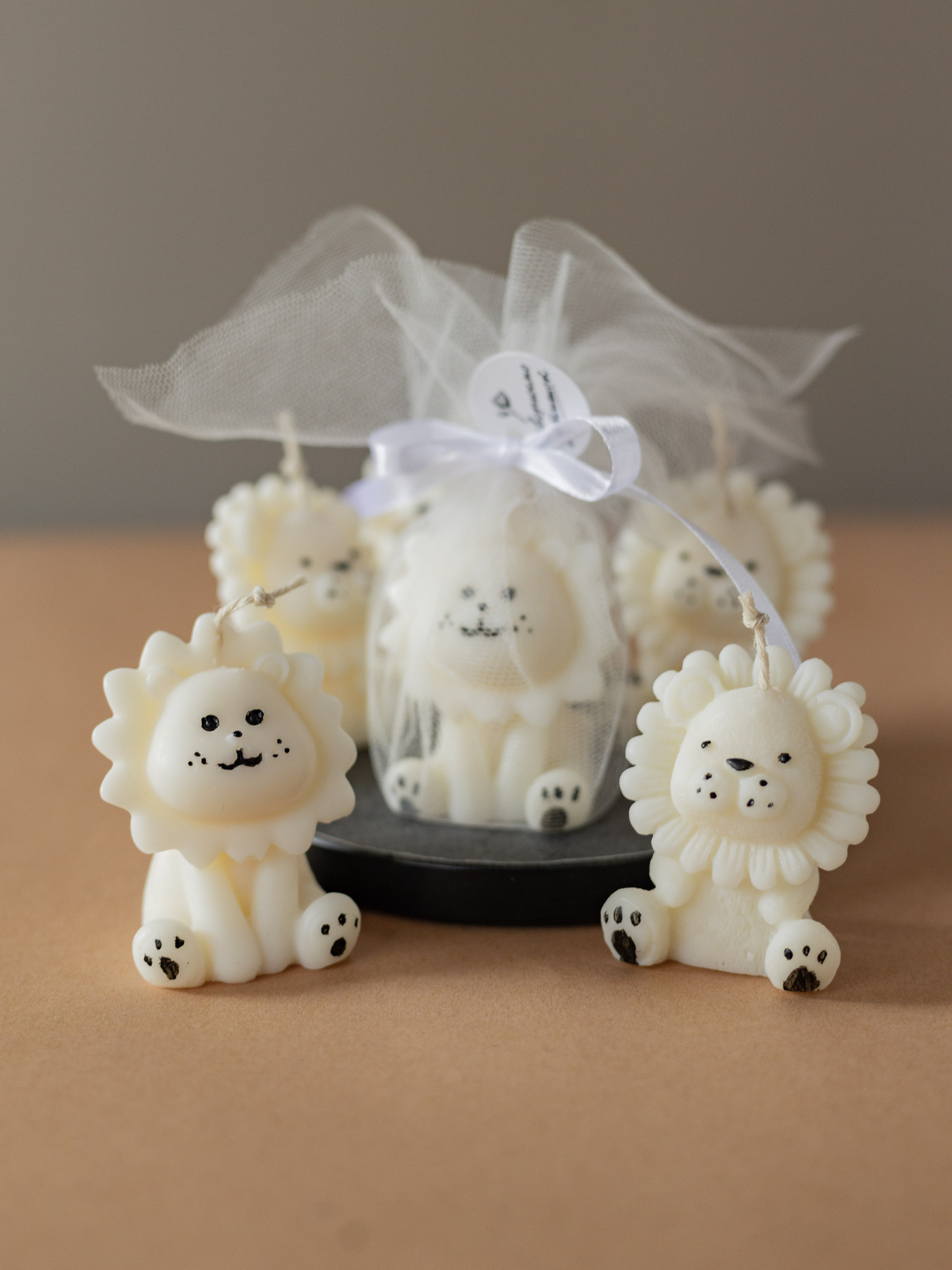 Ароматическая свеча "Львёнок Симба" | Оливковый воск | Ручная работа | Аромат Черничный чизкейк Candle Design модель 140.2018 Фото