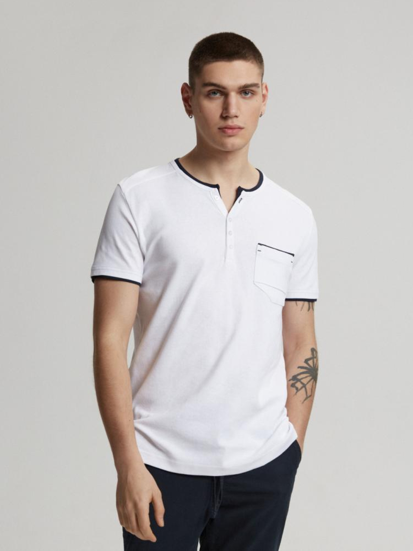 Футболка DIVERSE модель 10041407 Фото