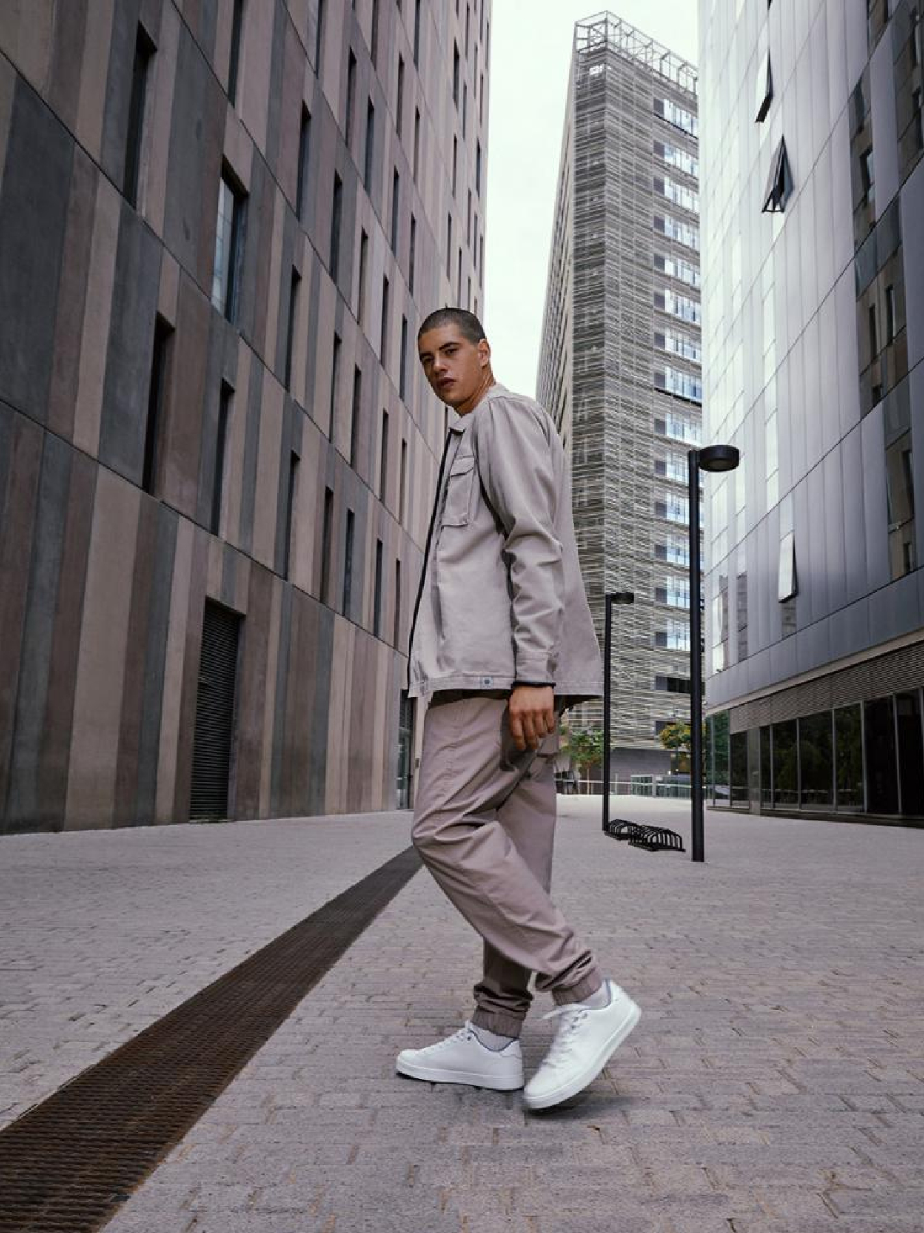 Джогери DIVERSE модель 10042623 Фото