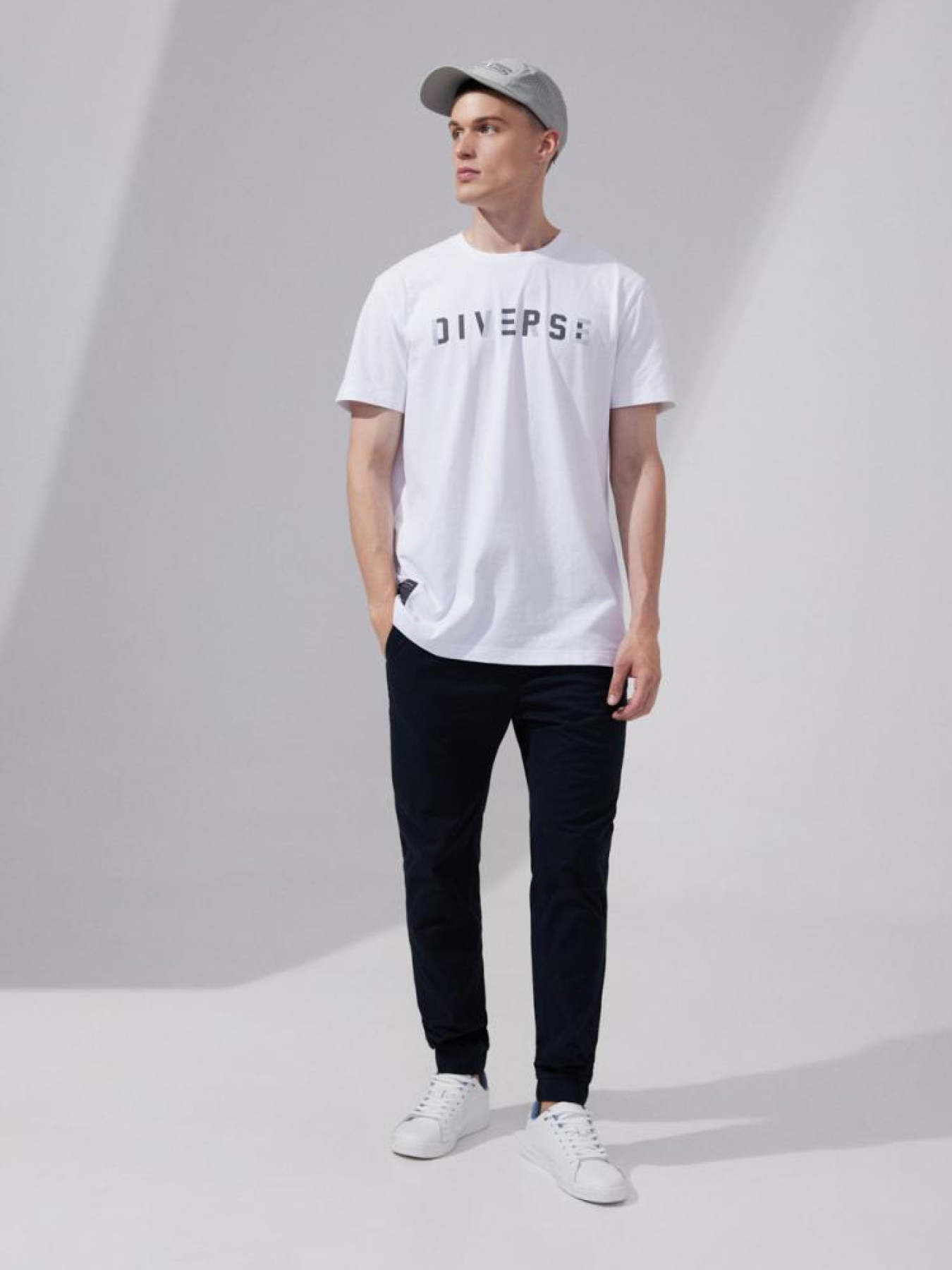 Джоггеры DIVERSE модель 10042623 Джоггеры DIVERSE модель 10042623 Фото