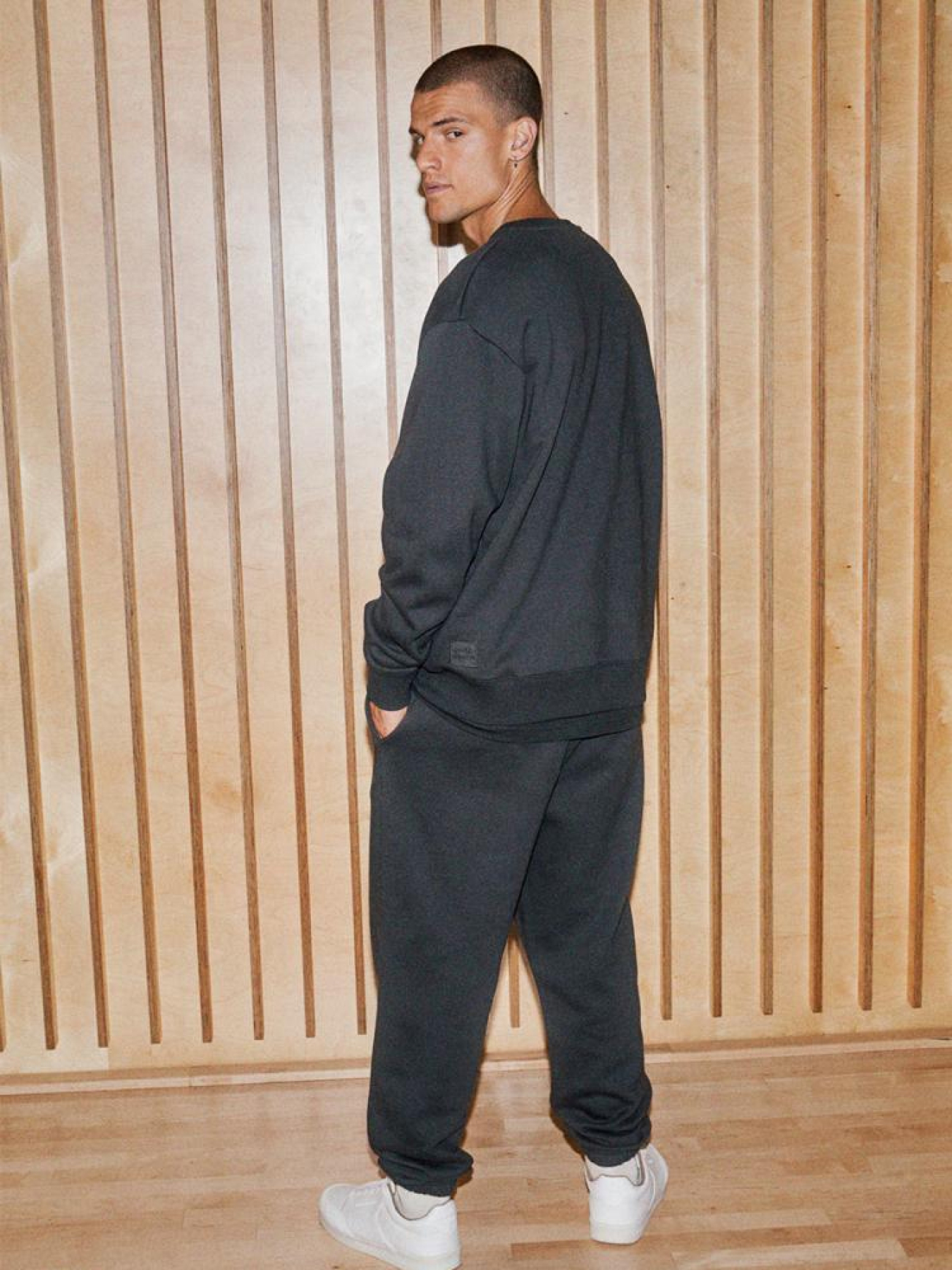 Свитшот DIVERSE модель 10045351 Фото