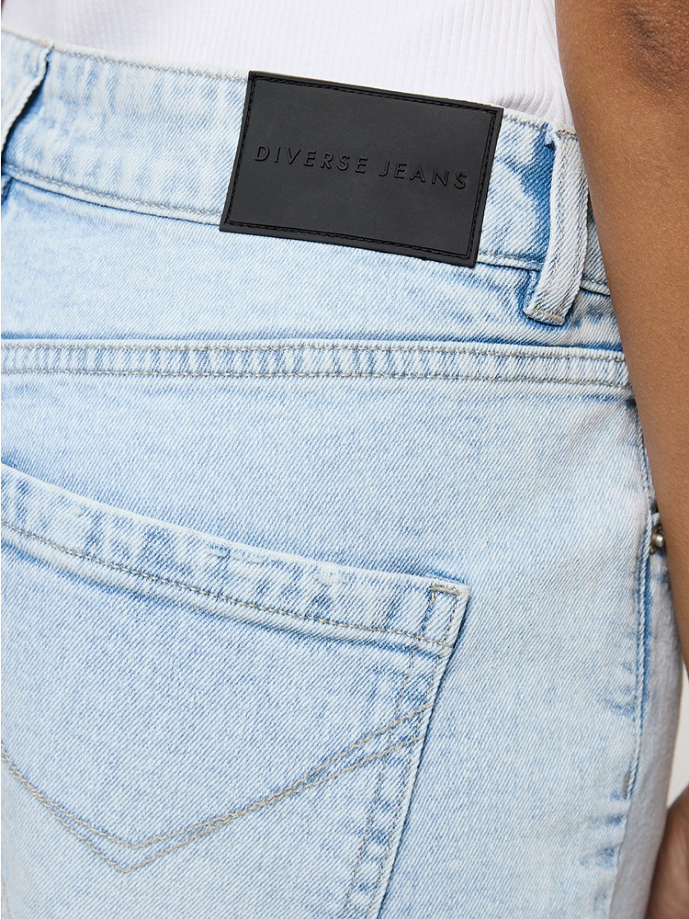 Бойфренди DIVERSE модель 10046097 Фото