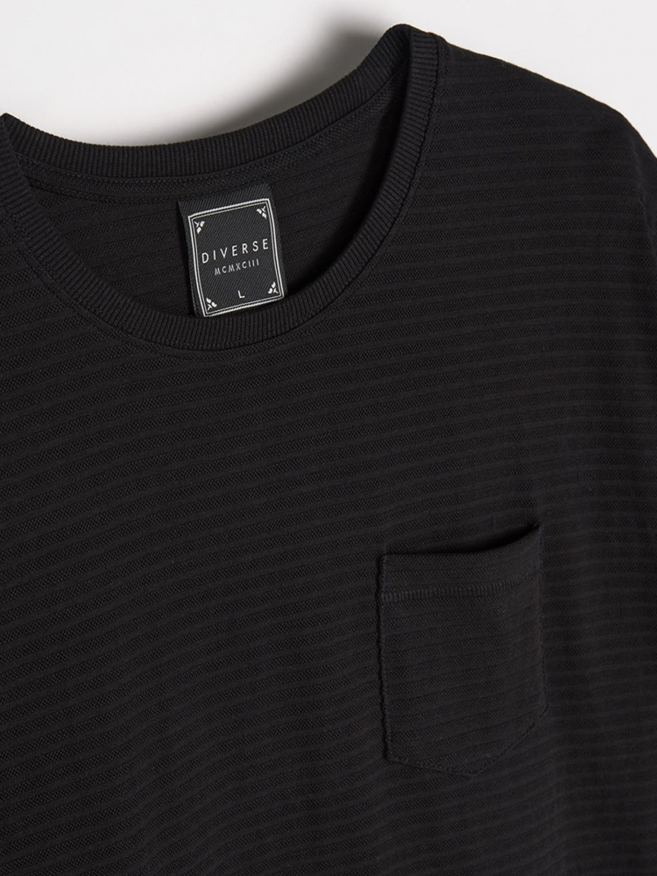 Футболка DIVERSE модель 10046424 Фото