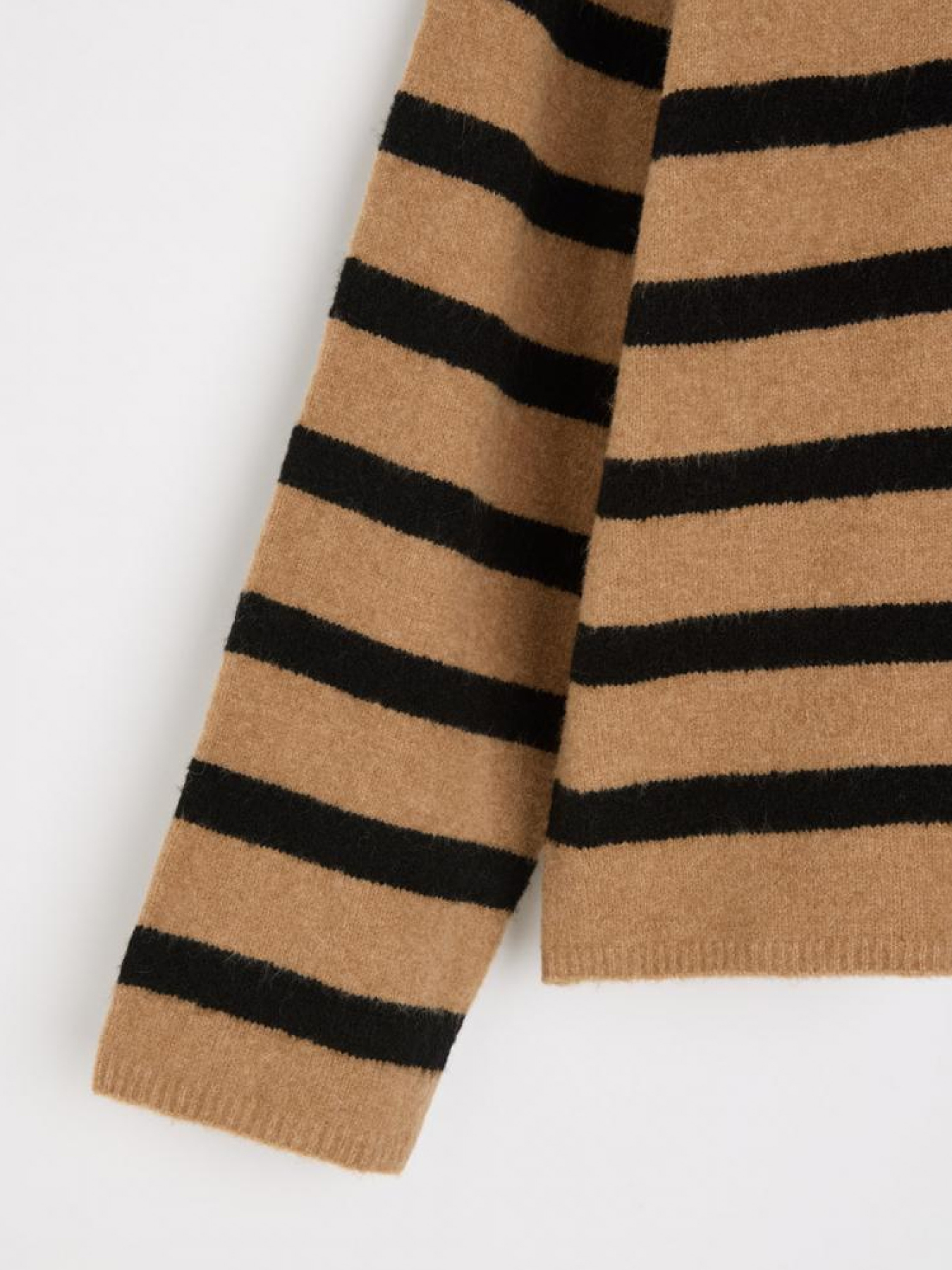 Свитер DIVERSE модель 10046237 Фото