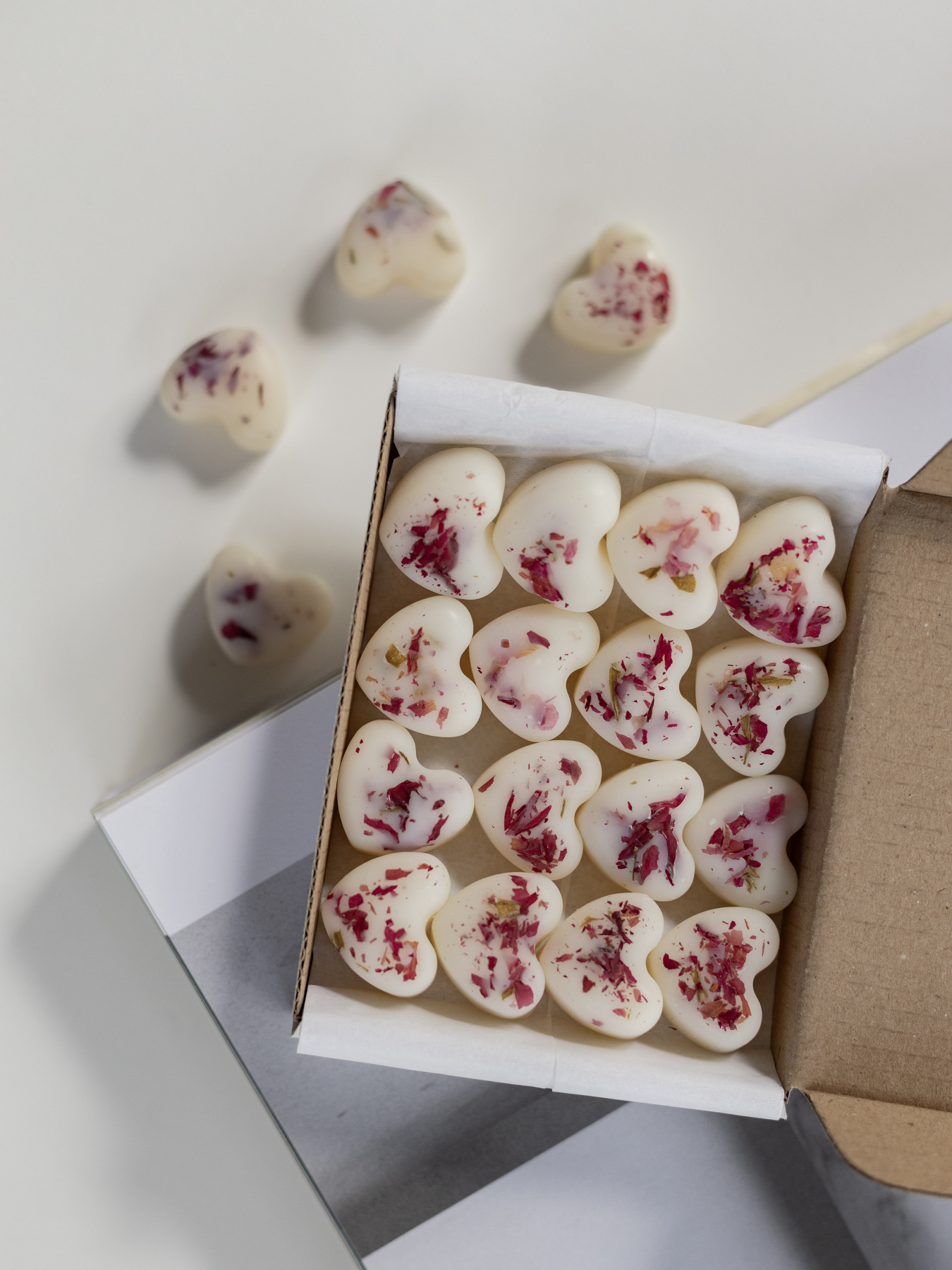 Набор ароматических саше "Сердечки" - Черная малина-ваниль, из натурального оливкового воска. 16 шт. Candle Design модель 160.2009 Фото