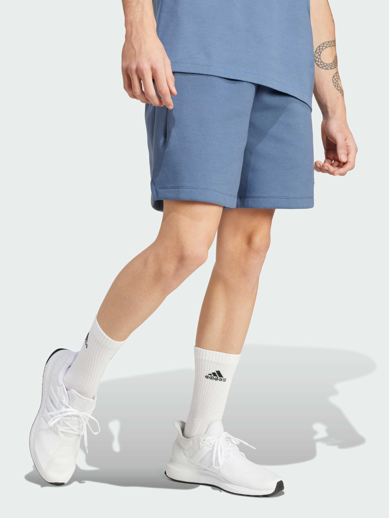 Повседневные шорты Adidas ZNE модель IR5220 Повседневные шорты Adidas ZNE модель IR5220 Фото