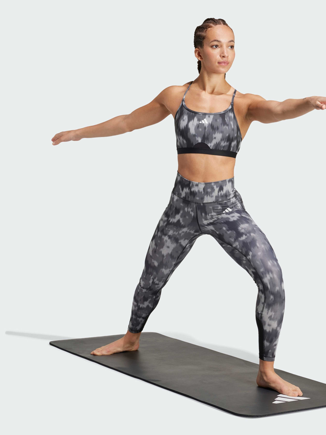 Спортивні леггінси Adidas модель IK5446 Фото