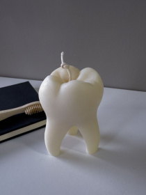 Ароматическая свеча "Зуб", аромат "Орхидея и морская соль" из натурального оливкового воска Candle Design модель 130.2016 Фото