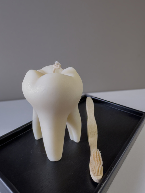 Ароматическая свеча "Зуб", аромат "Орхидея и морская соль" из натурального оливкового воска Candle Design модель 130.2016 Фото