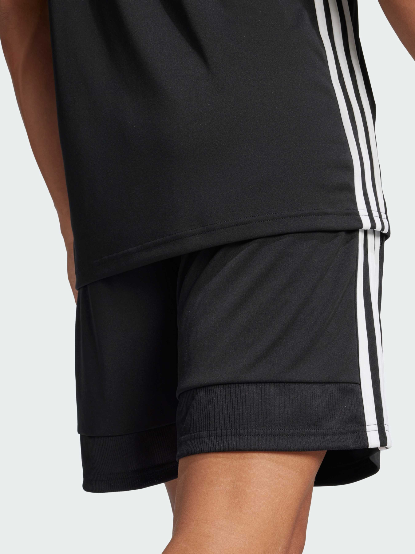 Шорты спортивные Adidas Tiro модель JD0430 Фото