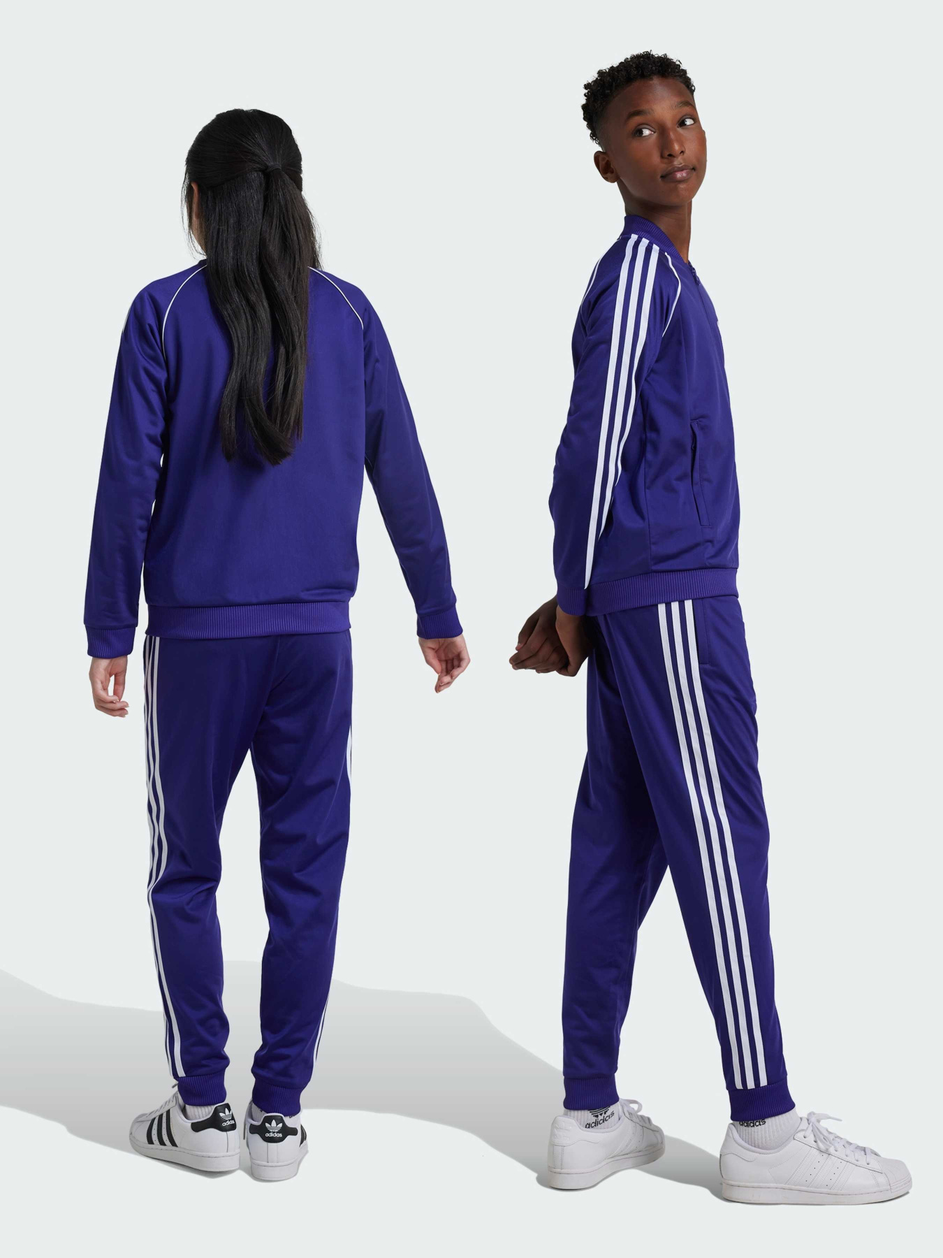 Джоггеры Adidas Adicolor модель IY7464 Джоггеры Adidas Adicolor модель IY7464 Фото