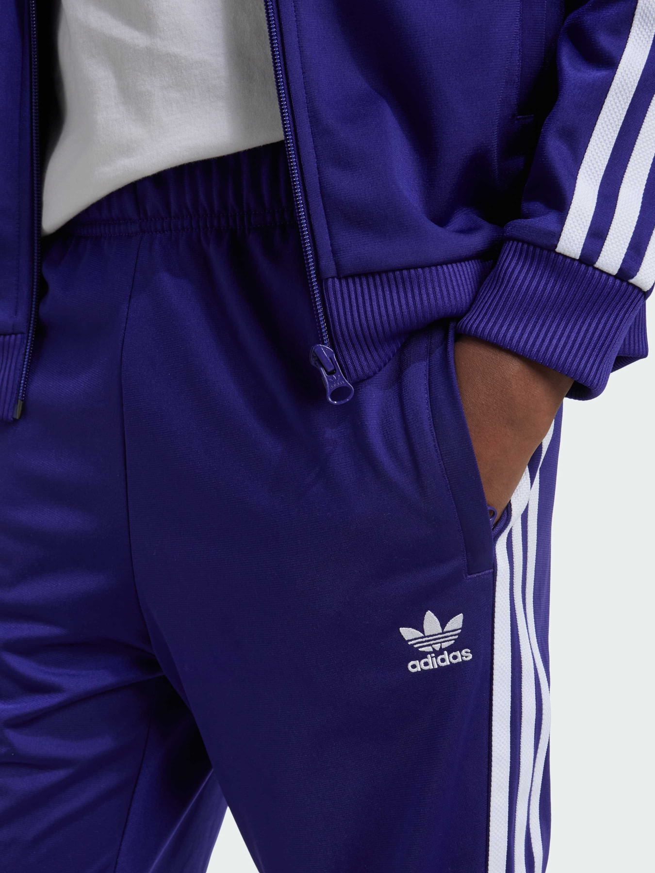 Джоггеры Adidas Adicolor модель IY7464 Джоггеры Adidas Adicolor модель IY7464 Фото