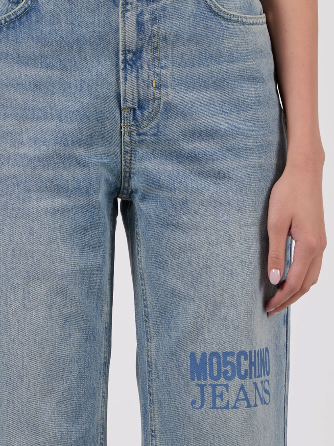 Расклешенные джинсы Moschino модель 242K2A032387201303 Фото