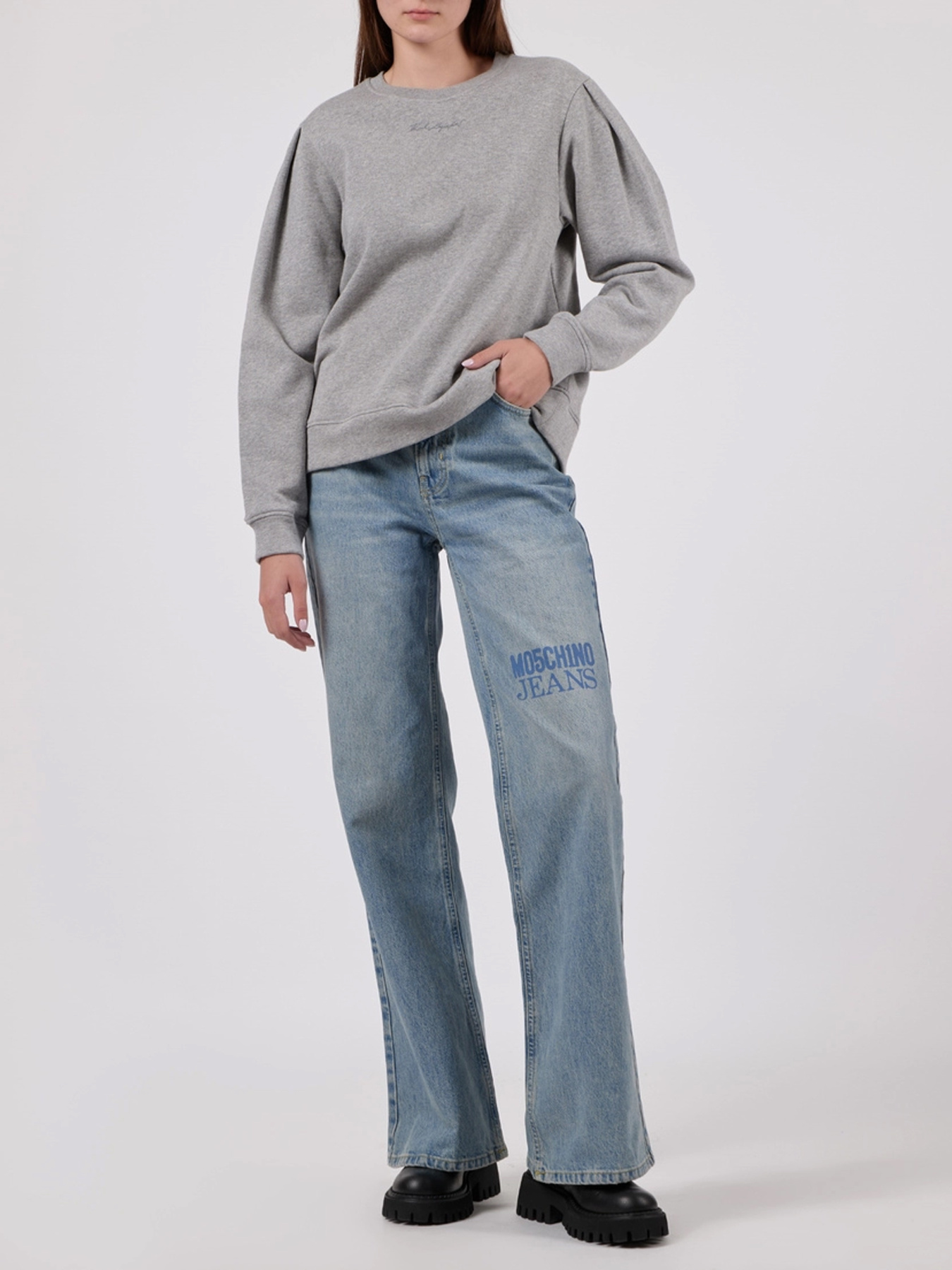 Расклешенные джинсы Moschino модель 242K2A032387201303 Фото