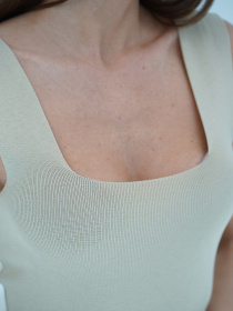 Майка ISSA Plus модель WN20-519_бежевый Фото