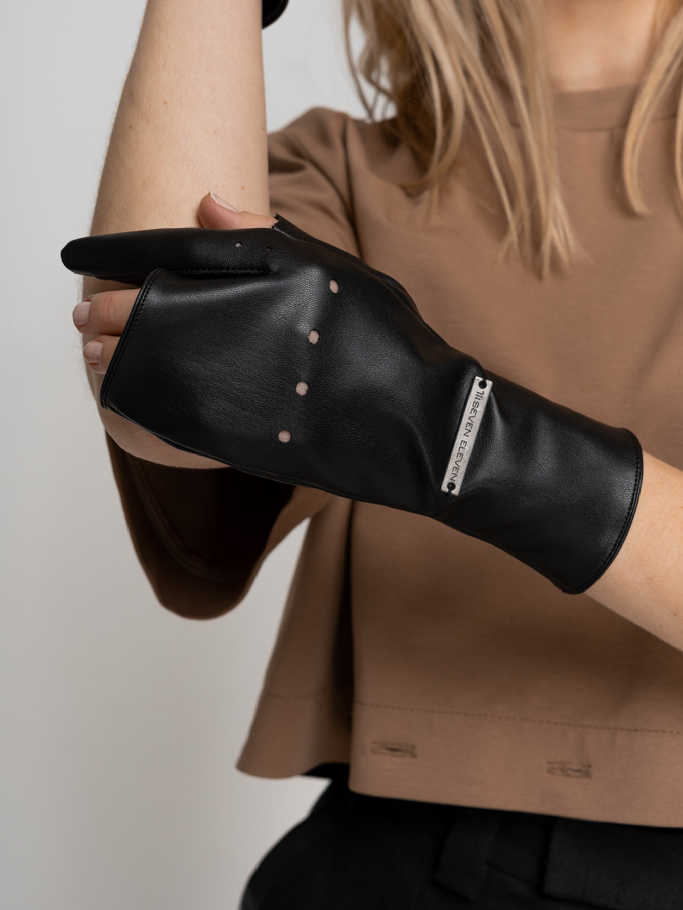 Перчатки 7/11 Seven Eleven модель SE21GlMyrtaB Фото