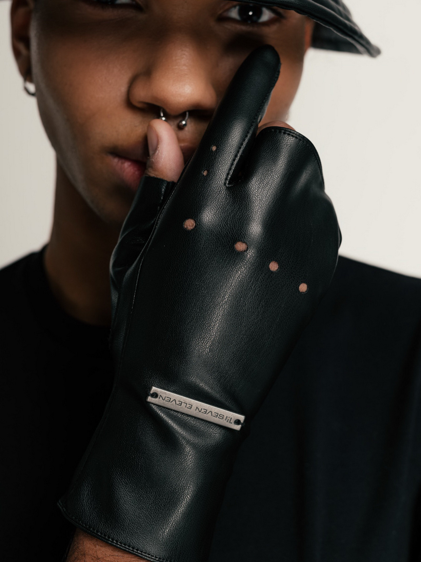 Перчатки 7/11 Seven Eleven модель SE21GlMyrtaB Фото