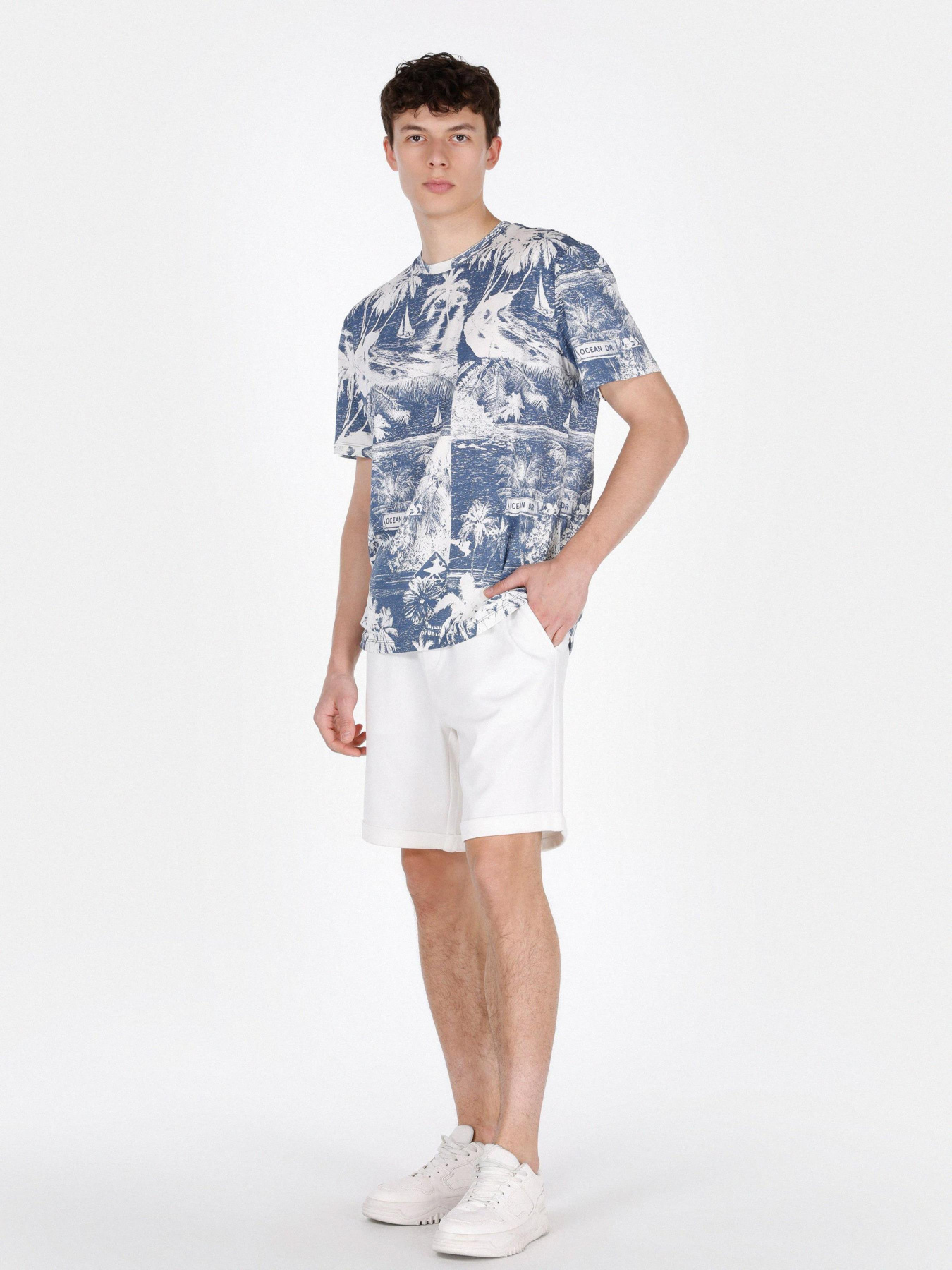 Шорти Colin’s модель CL1074527_Q1.V1_WHT Фото