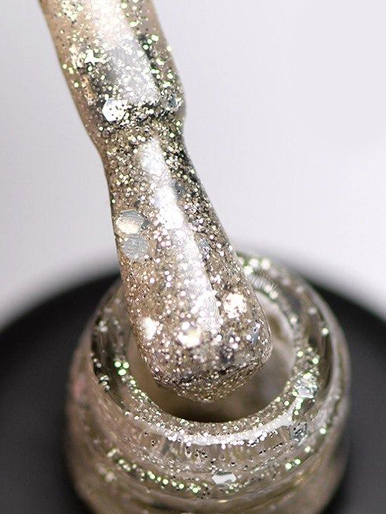 Гель-лак GLOSS Shine 421, золотистый с большими блестками. GLOSS COMPANY модель 4823271400982 Фото