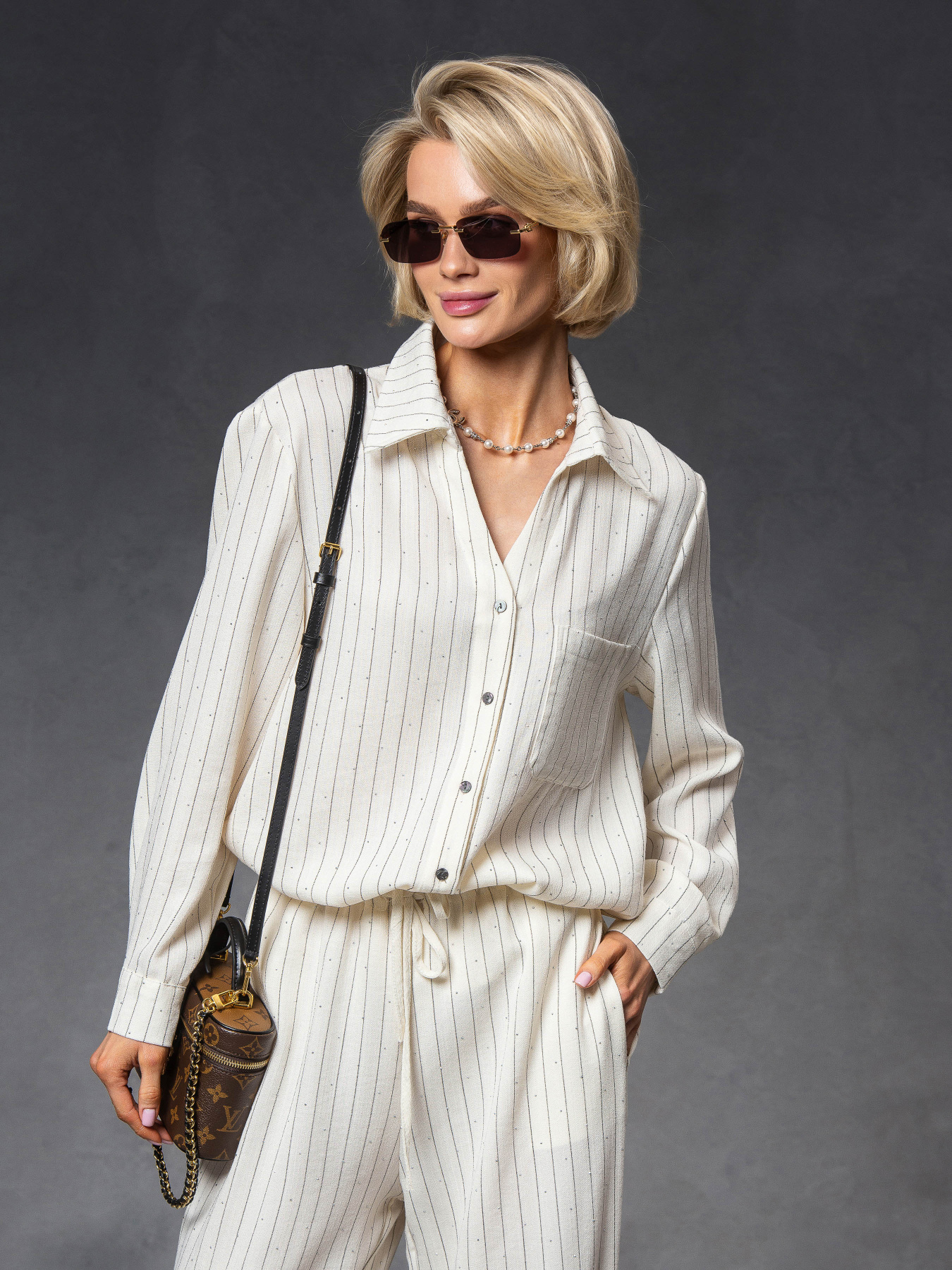 Повседневный костюм VIVA WEAR модель 333-crystal-poloska Повседневный костюм VIVA WEAR модель 333-crystal-poloska Фото