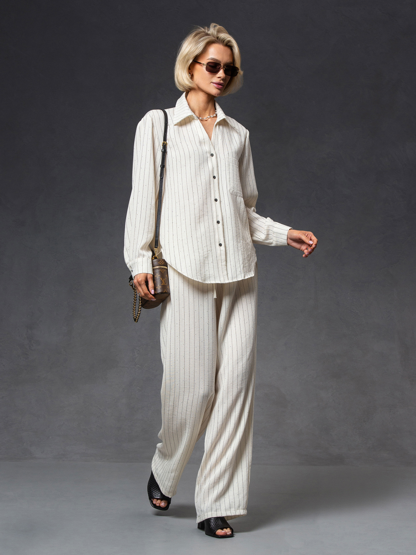 Повседневный костюм VIVA WEAR модель 333-crystal-poloska Повседневный костюм VIVA WEAR модель 333-crystal-poloska Фото