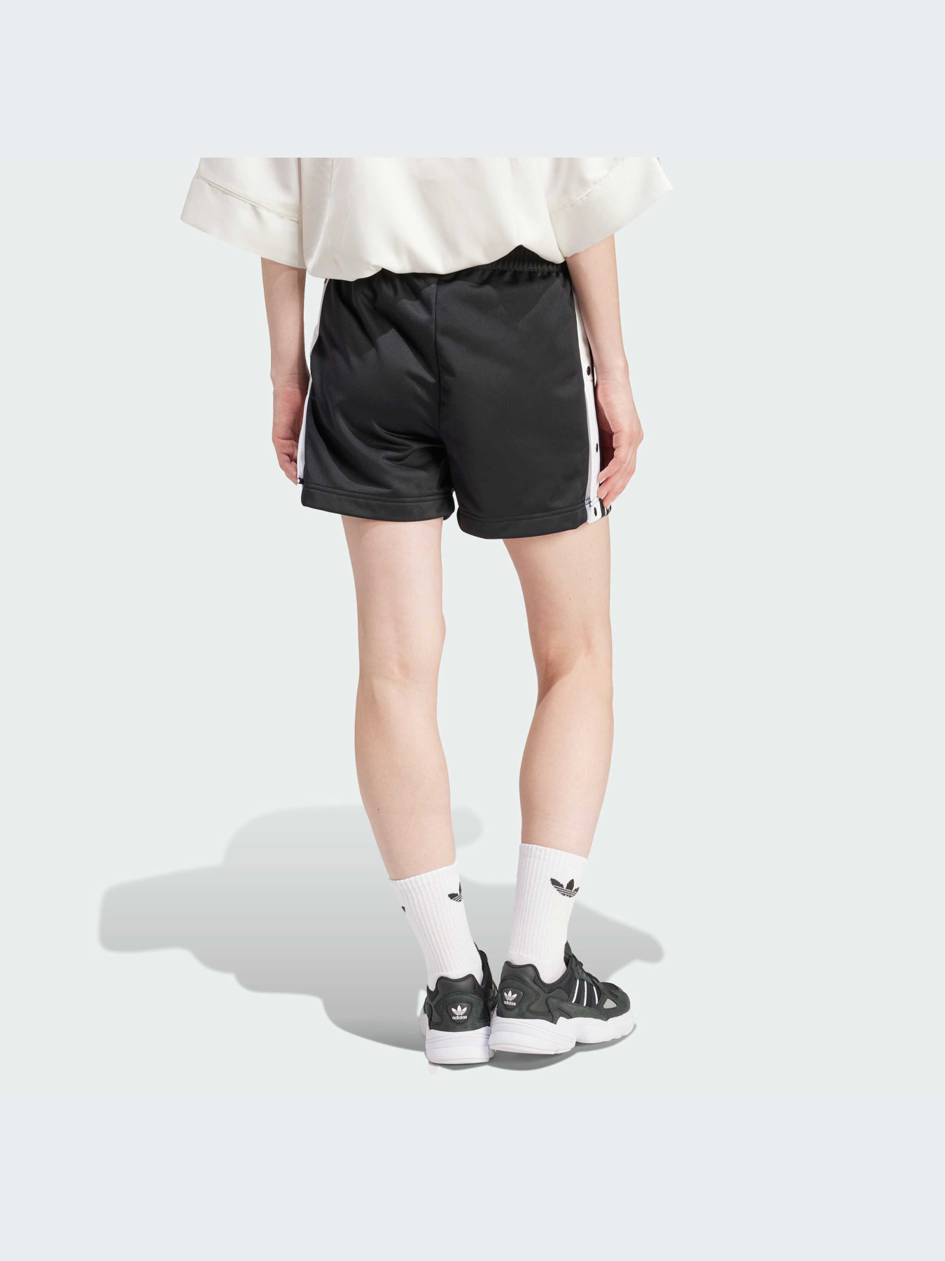 Шорты Adidas Adicolor модель IU2518-KZ Фото