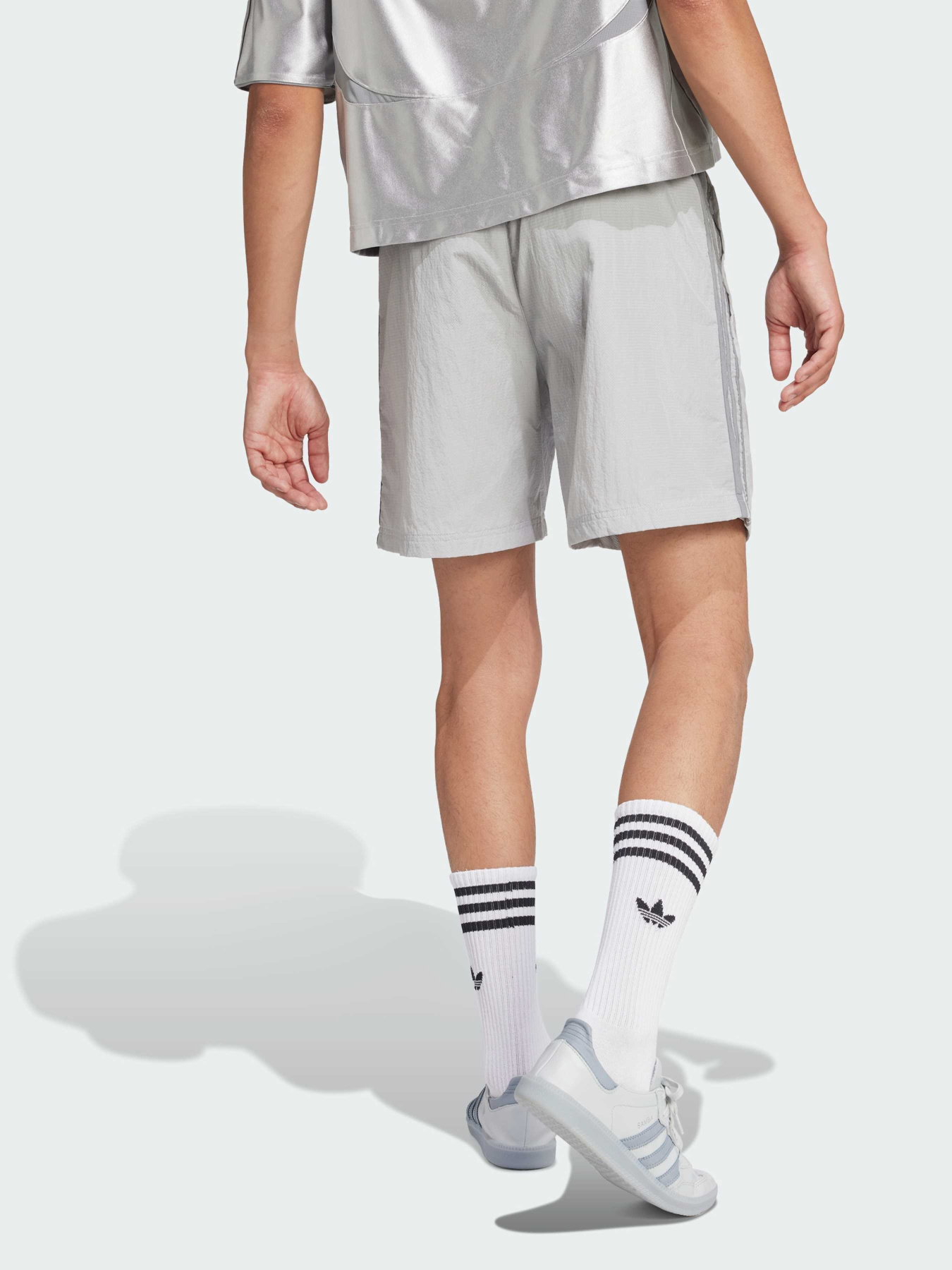 Шорти Adidas Adicolor модель JP1132 Фото