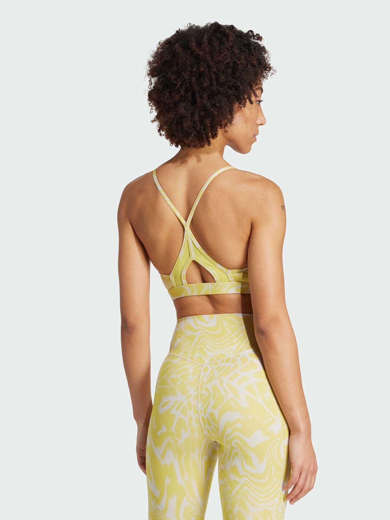 Спортивный топ Adidas модель JD6192 Фото