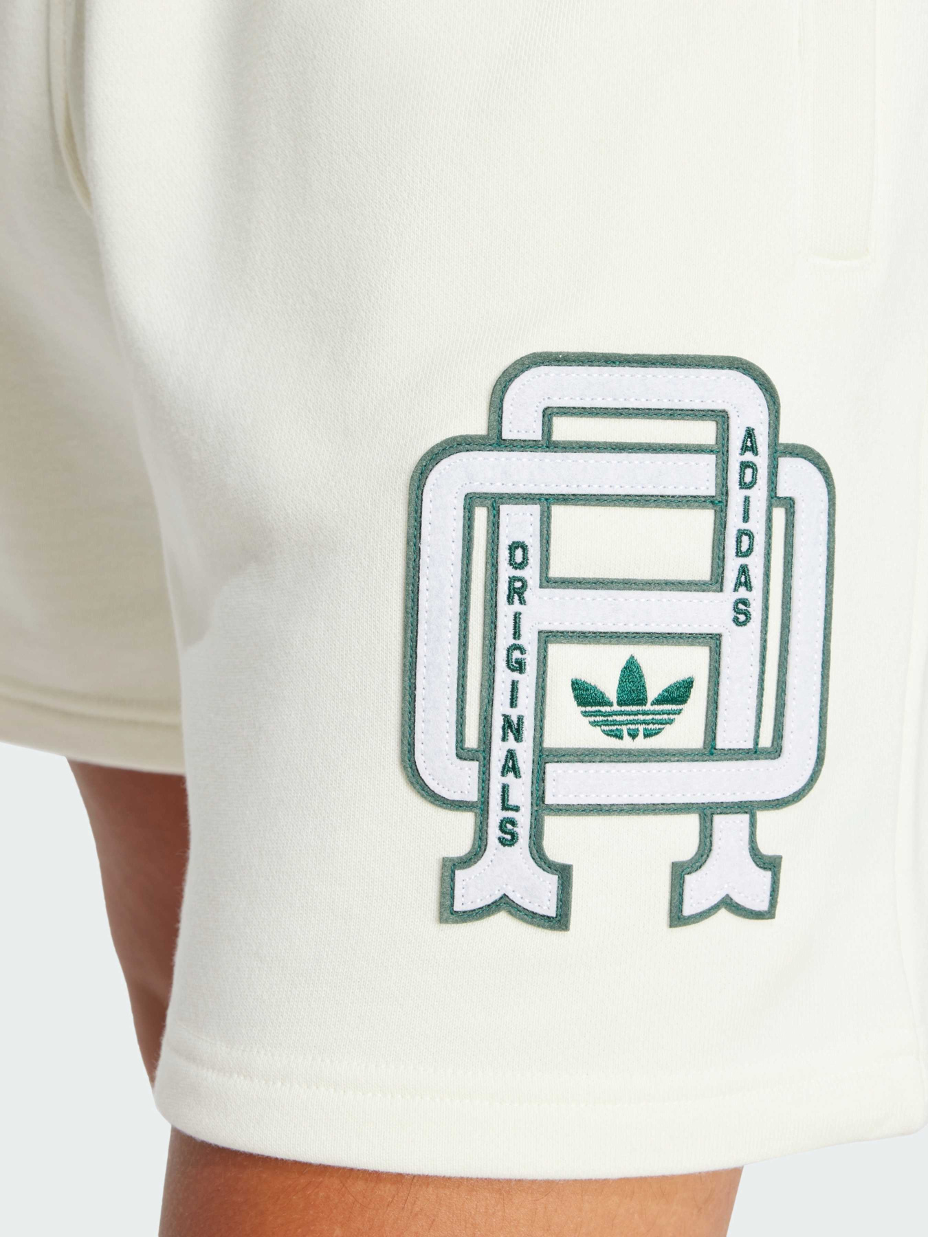 Повседневные шорты Adidas Graphics модель JD0688 Фото