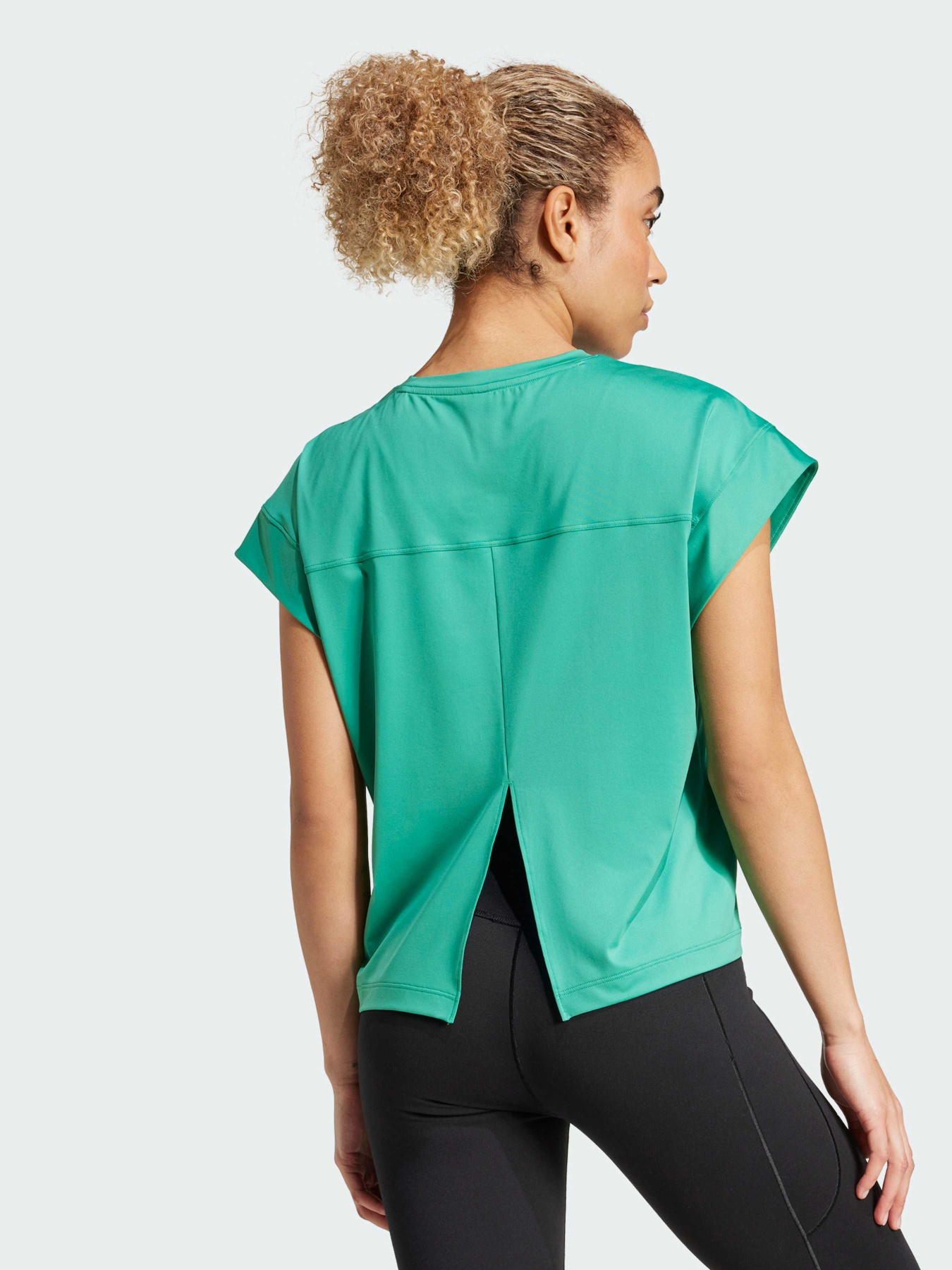 Футболка спортивна Adidas модель JL7797 Фото