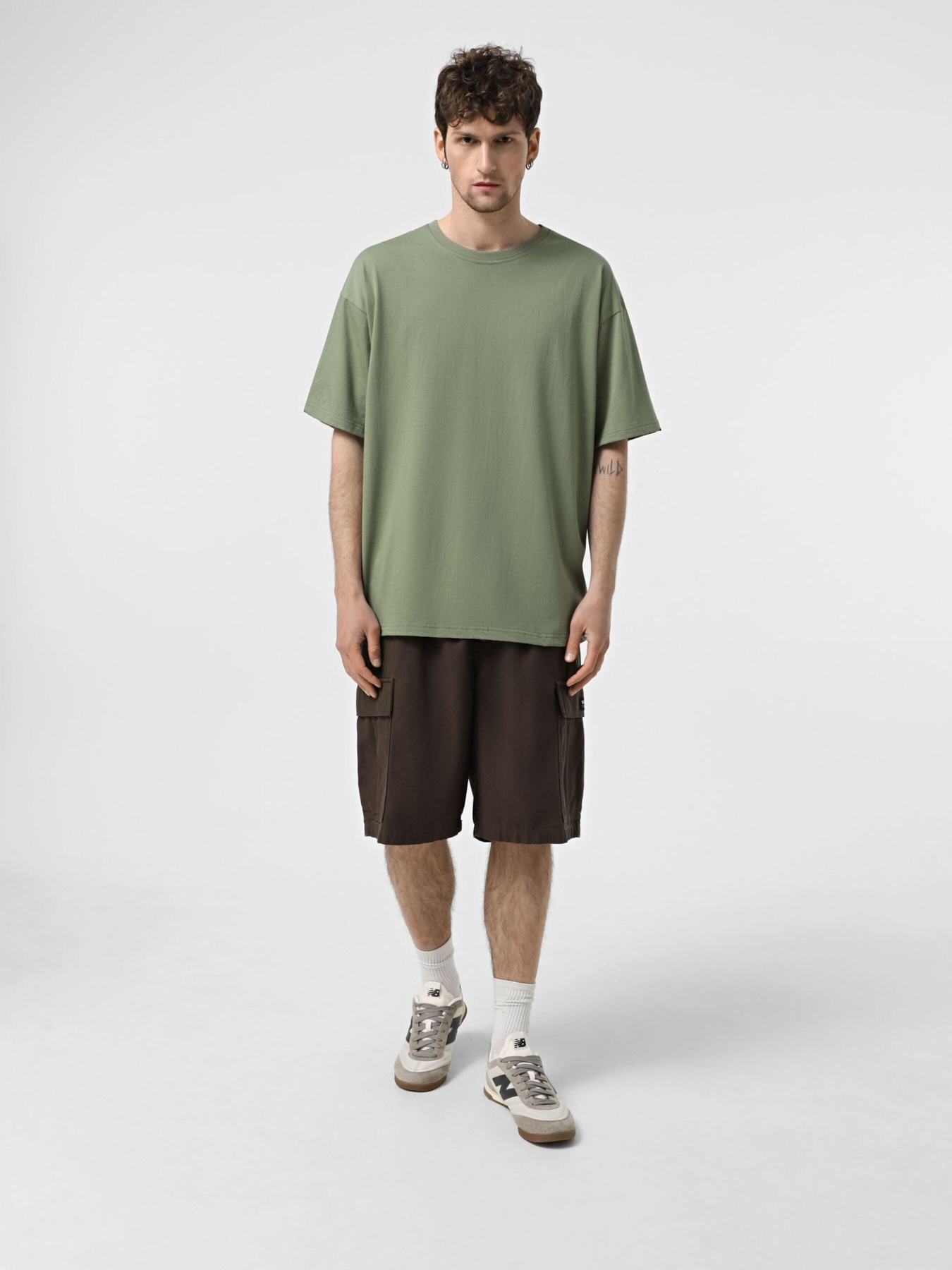 Футболка Ейсік Оверсайз модель Haki_Rozheva Фото