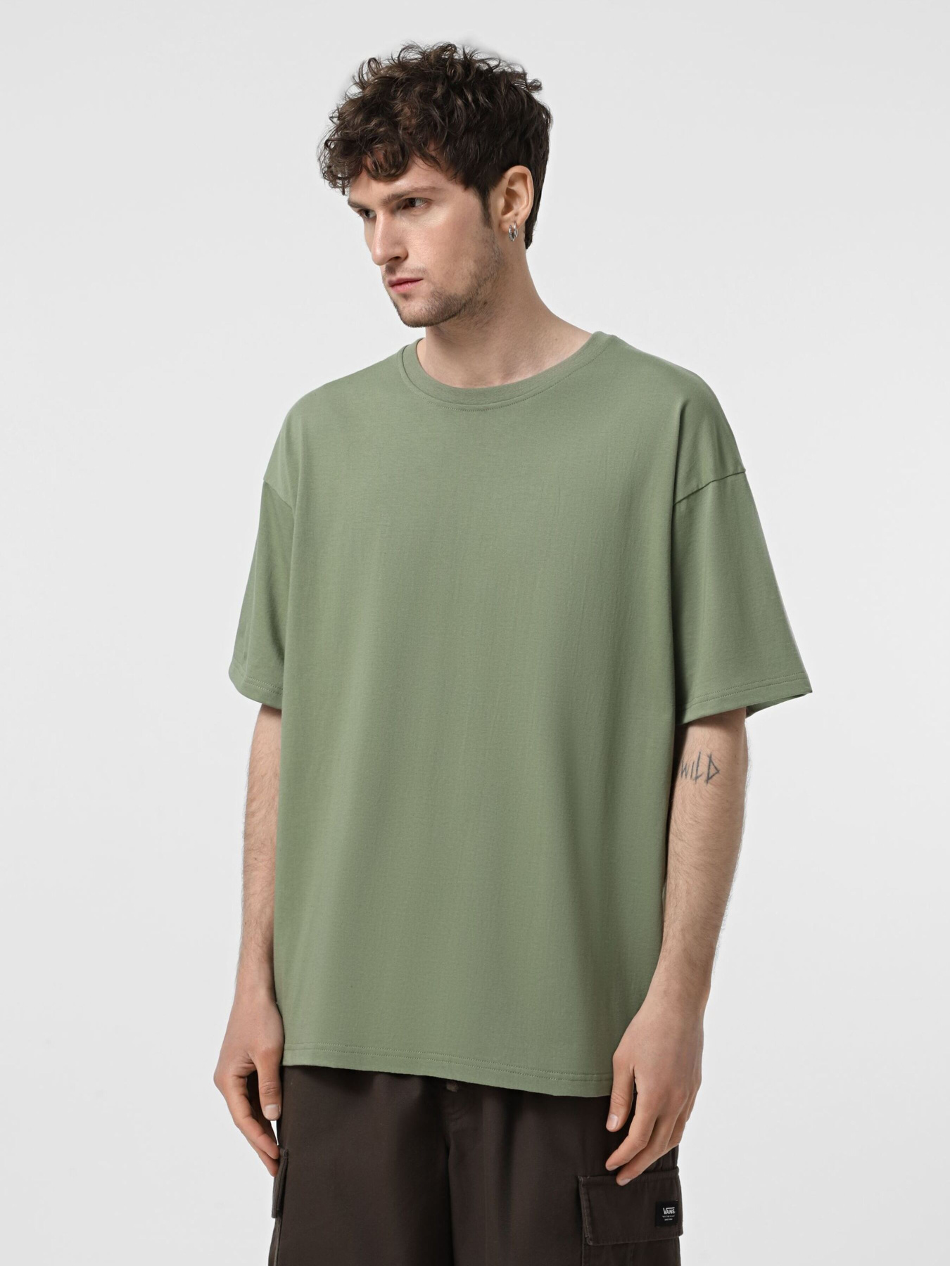 Футболка Ейсік Оверсайз модель Haki_Rozheva Фото