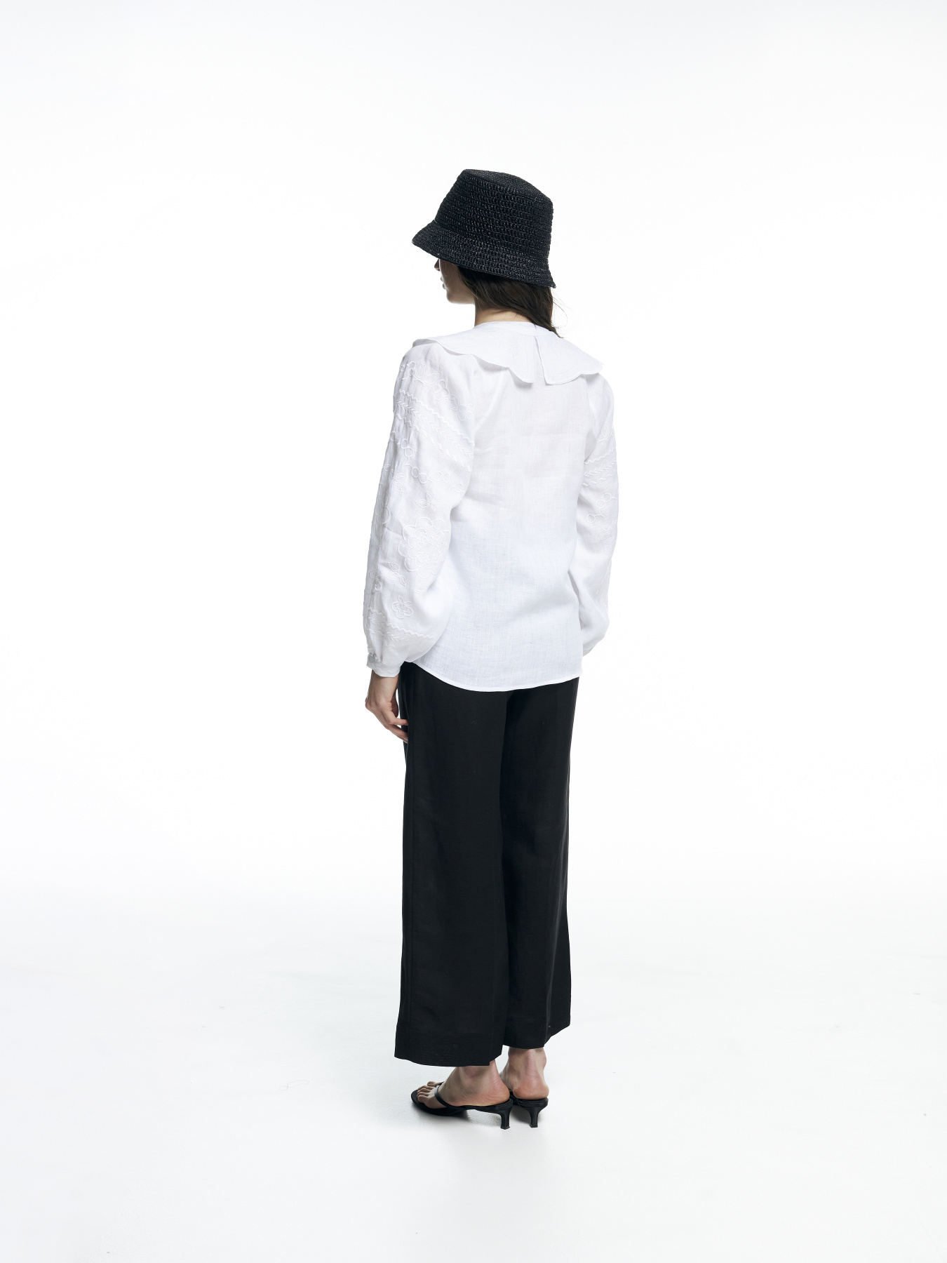 Вишита сорочка FloveTouch Квітка Біла модель sorochka-vyshyta-zi-znimnym-komirom-bila Фото